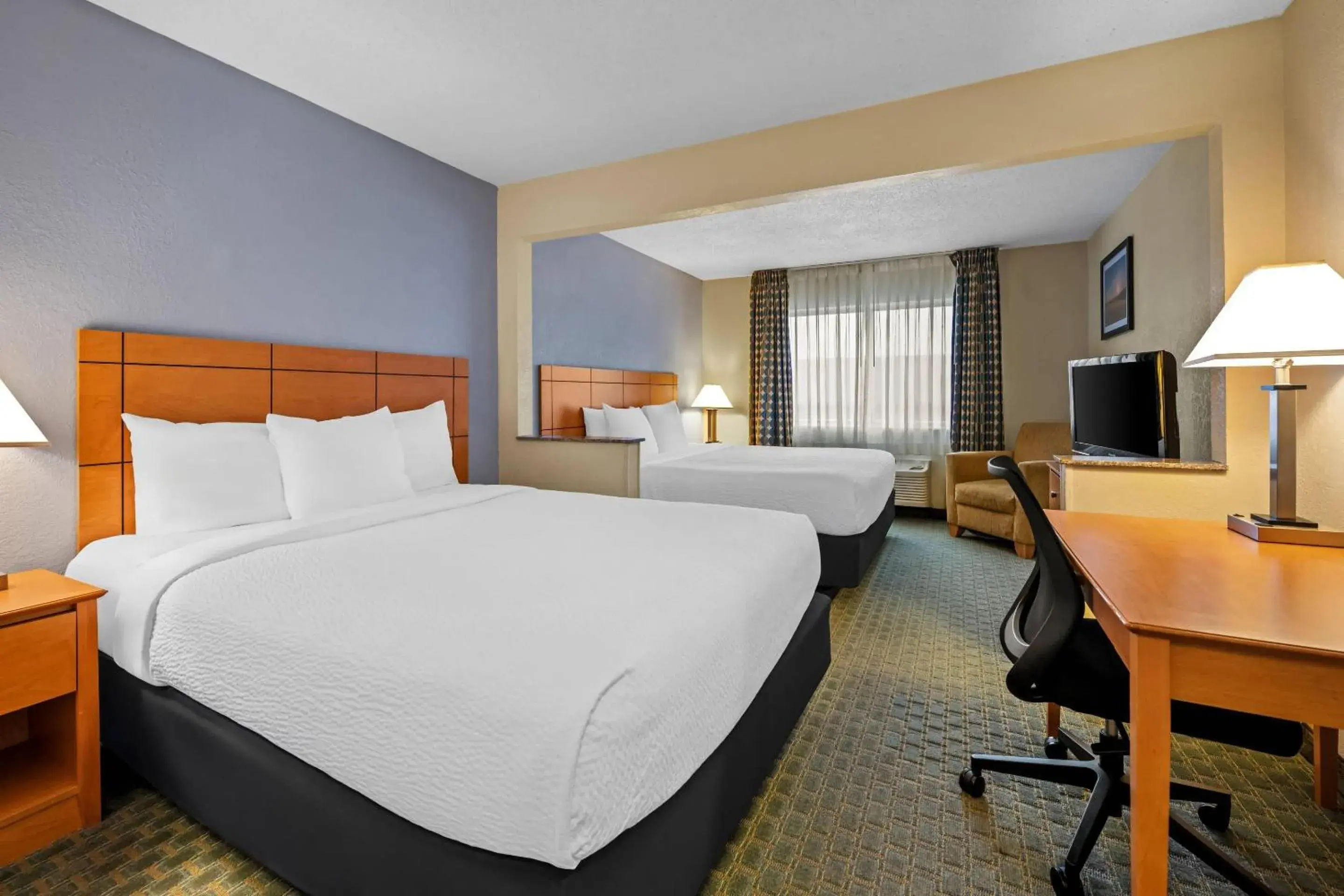 Suite - Non-Smoking in Quality Inn Dubuque on Hwy 20 Suite - Non-Smoking in Quality Inn Dubuque on Hwy 20