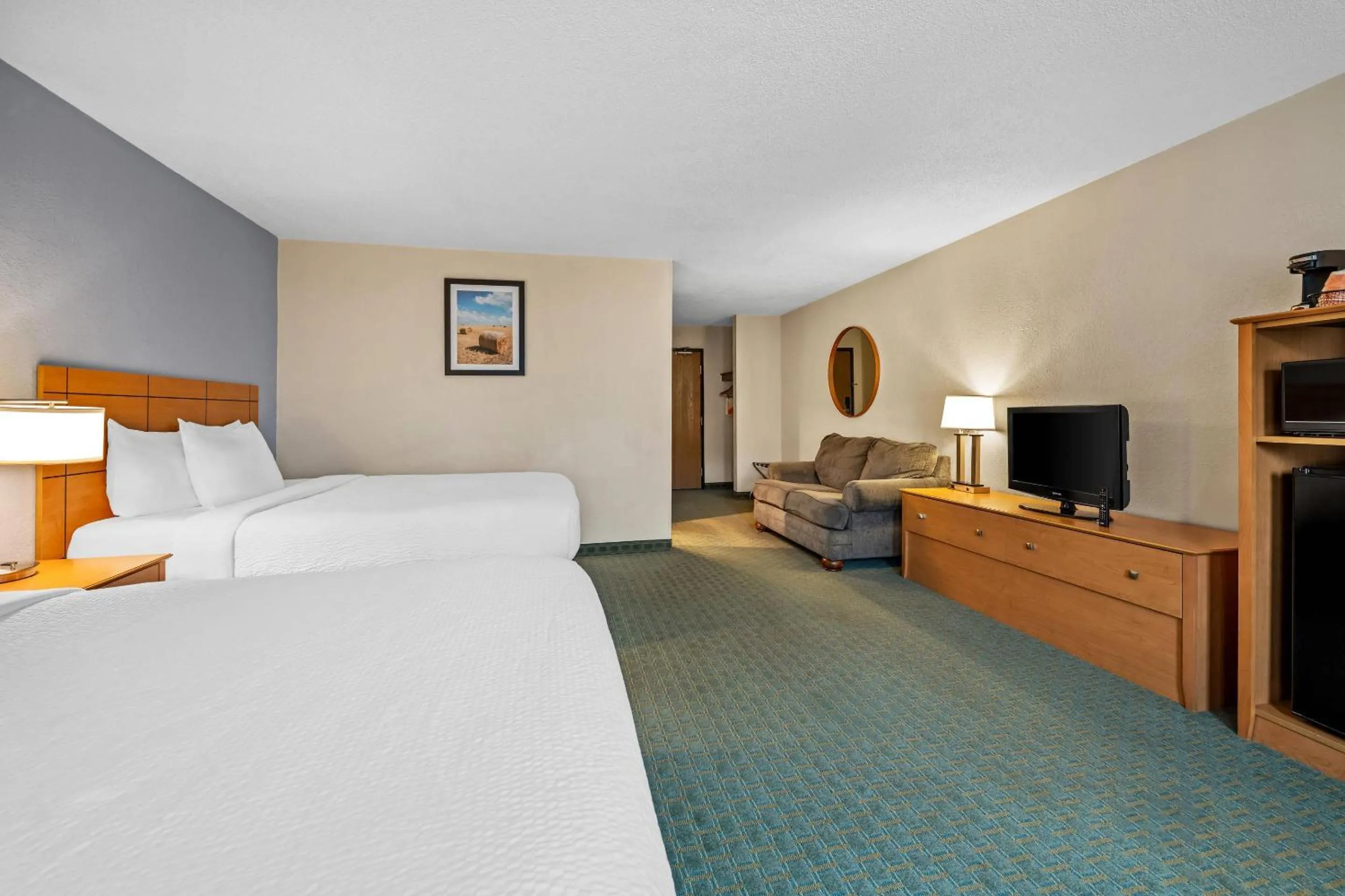 Bedroom, Bed in Quality Inn Dubuque on Hwy 20