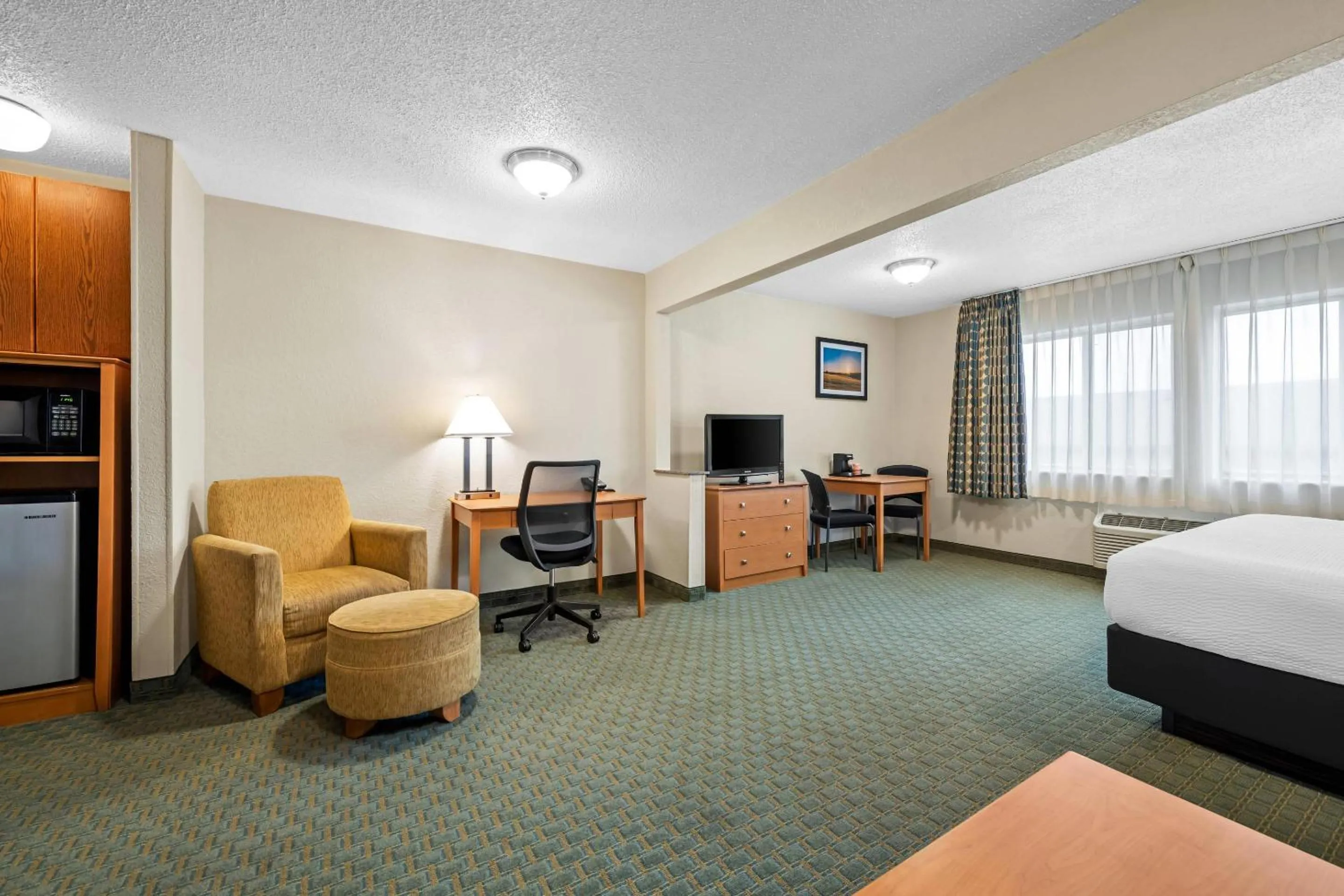 Bedroom, Bed in Quality Inn Dubuque on Hwy 20