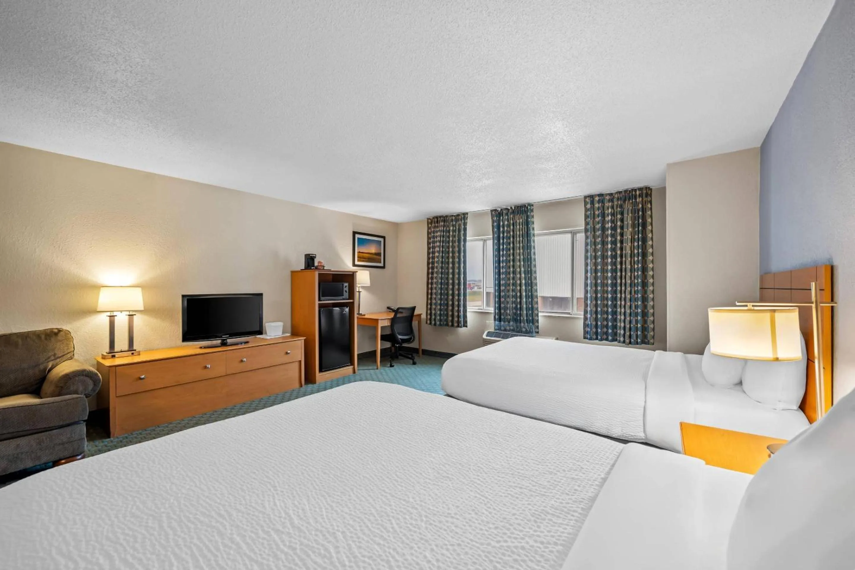 Bedroom, Bed in Quality Inn Dubuque on Hwy 20