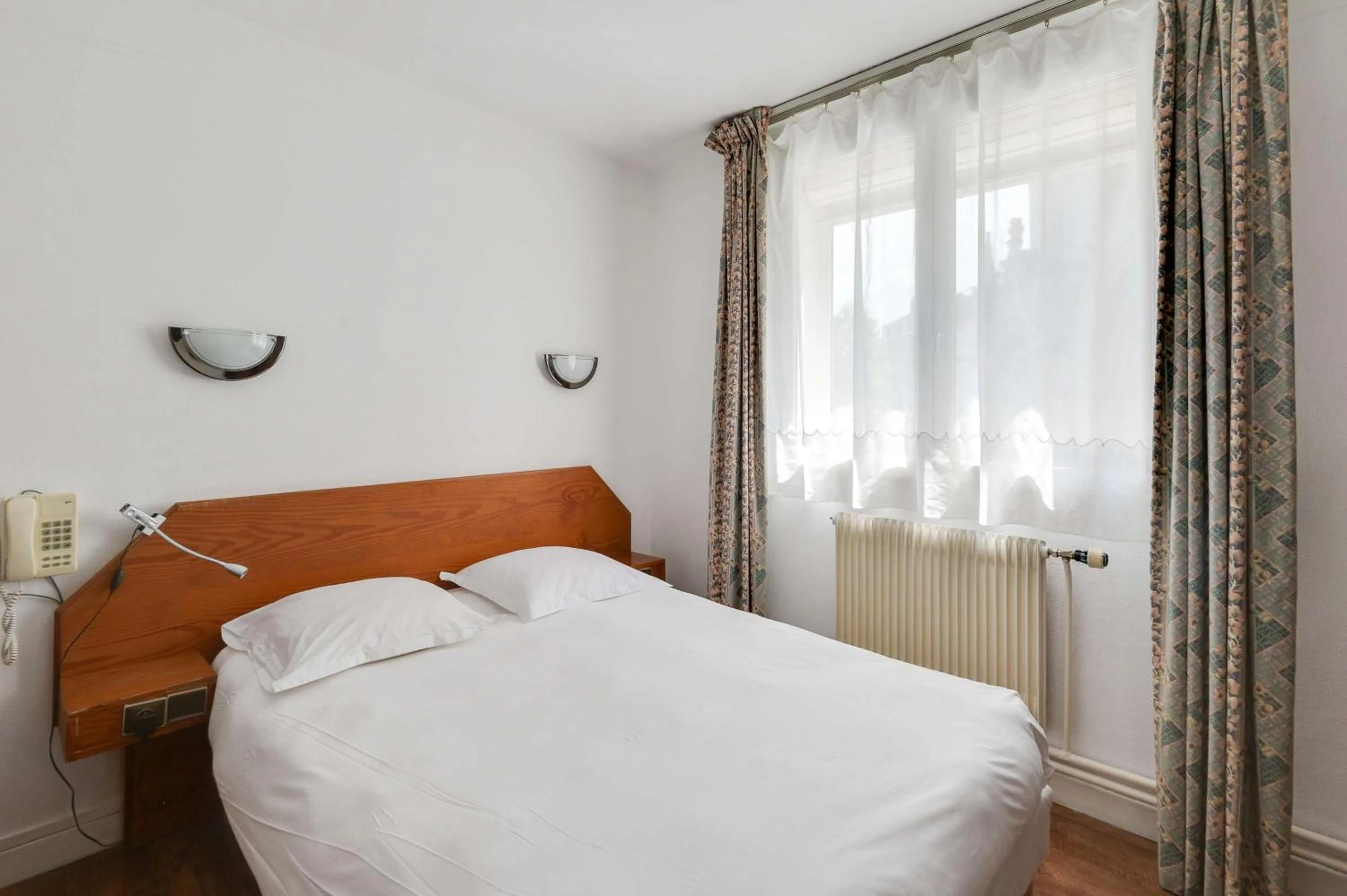 Bedroom, Bed in Brit Hotel Notre Dame