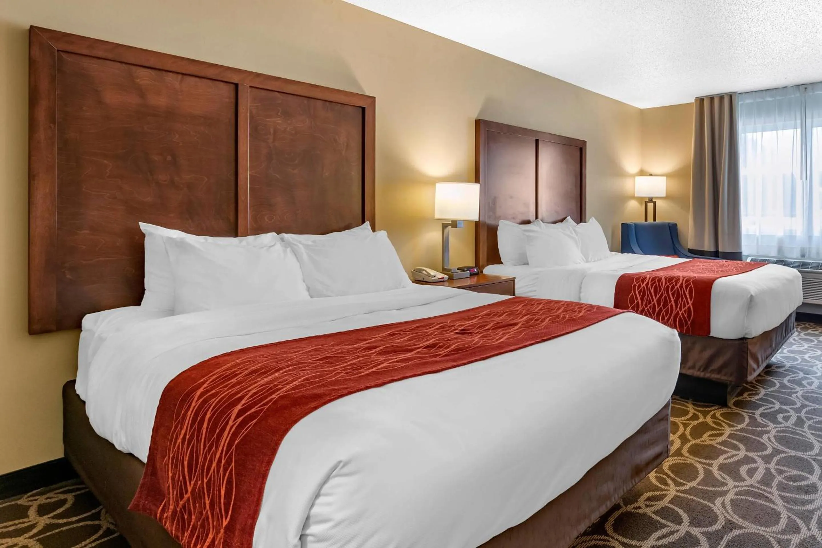 Queen Room - Non-Smoking in Comfort Inn Dyersville Near the Field of Dreams