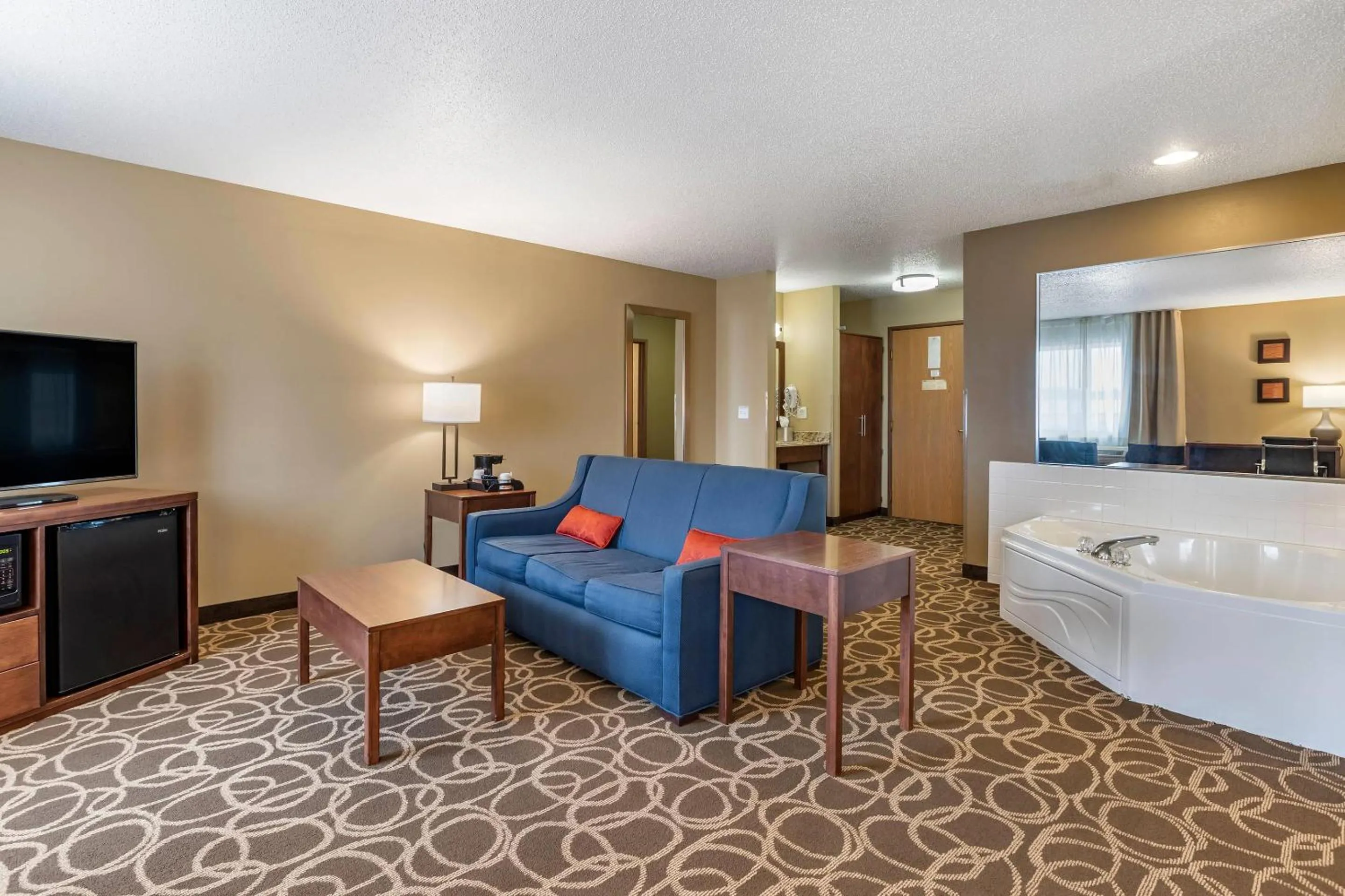 Bedroom in Comfort Inn Dyersville Near the Field of Dreams