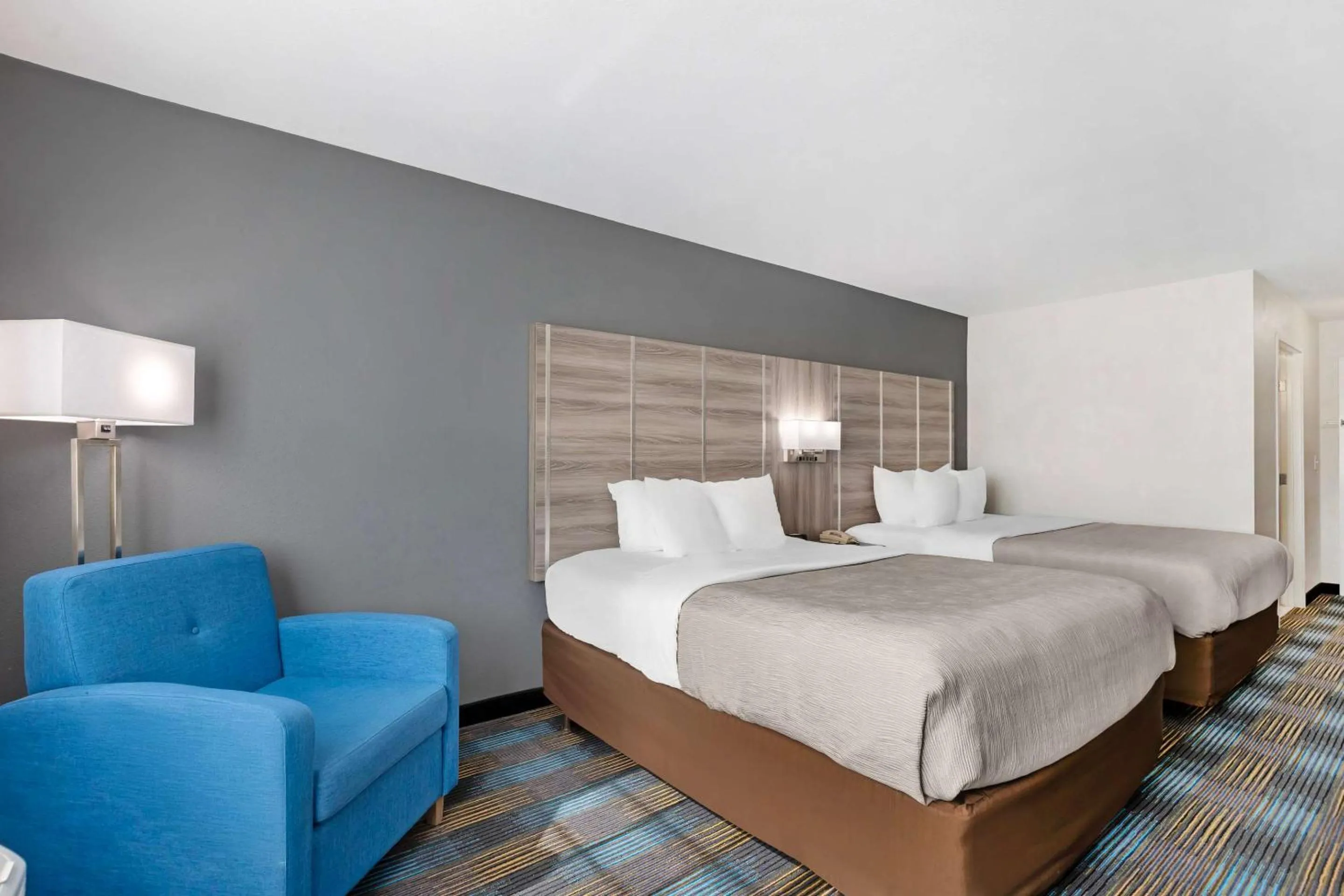 Bedroom, Bed in Quality Inn & Suites Fort Madison near Hwy 61