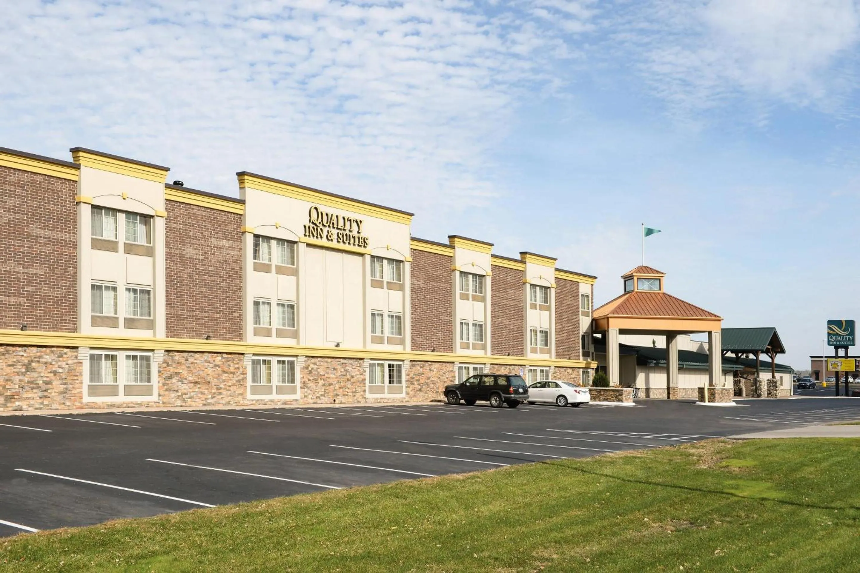 Property building in Quality Inn & Suites Ames Conference Center Near ISU Campus