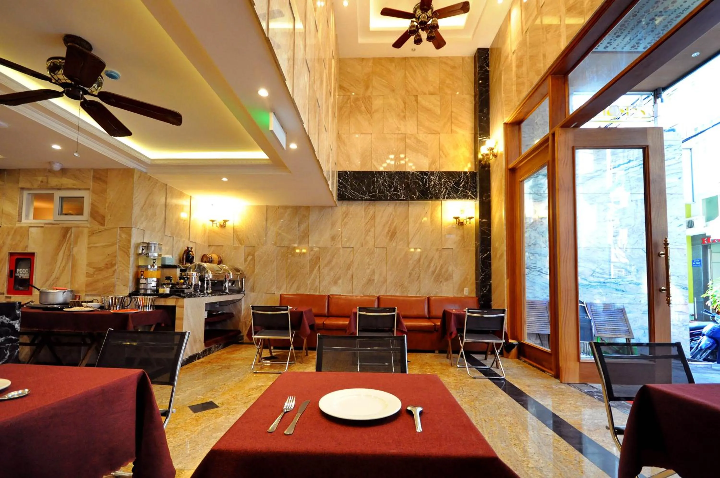 Restaurant/places to eat in Apollo Hotel Nha Trang Beach