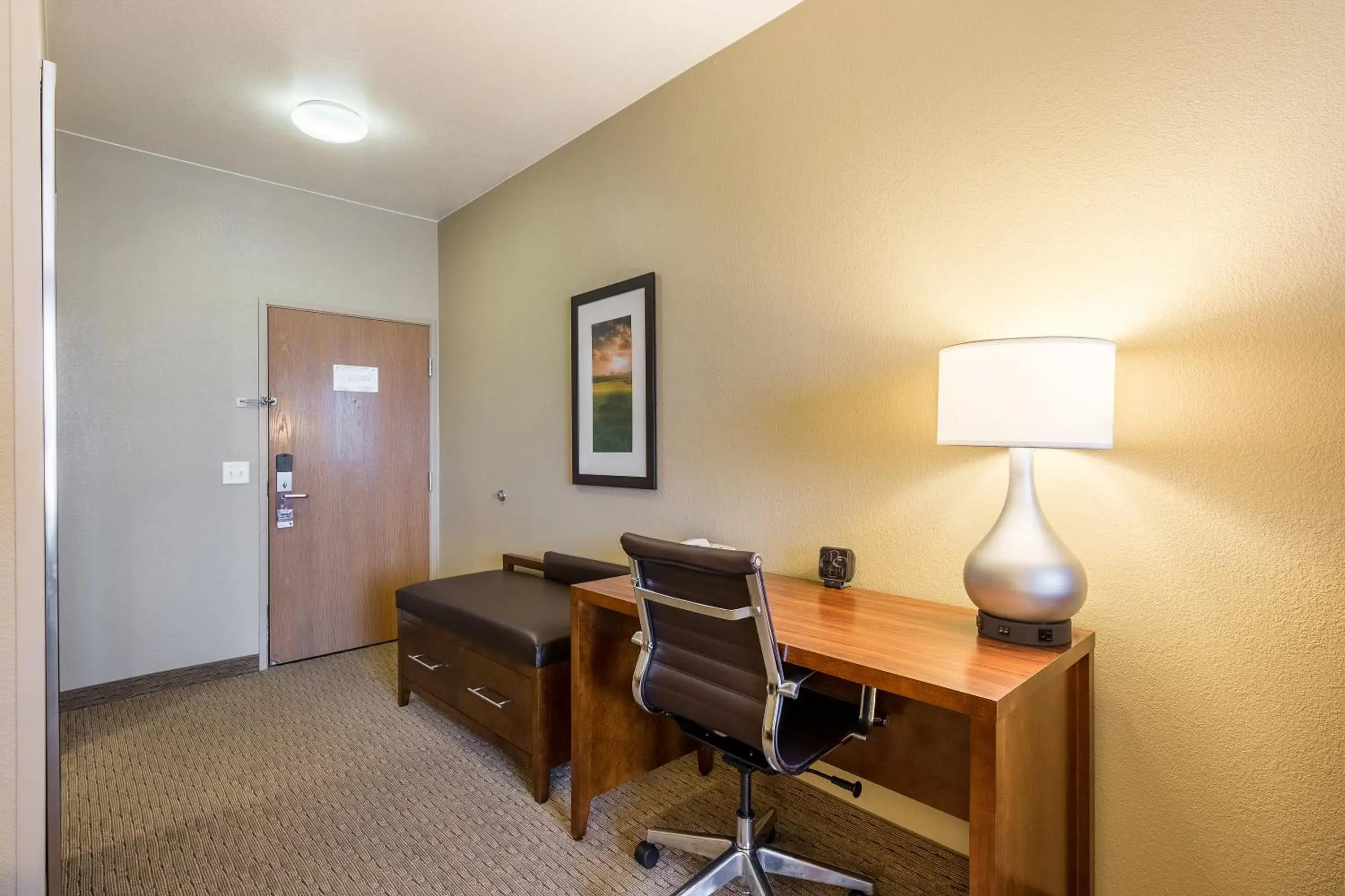 Upgrade King Suite - Accessible/Non-Smoking in Comfort Suites Burlington Upgrade King Suite - Accessible/Non-Smoking in Comfort Suites Burlington