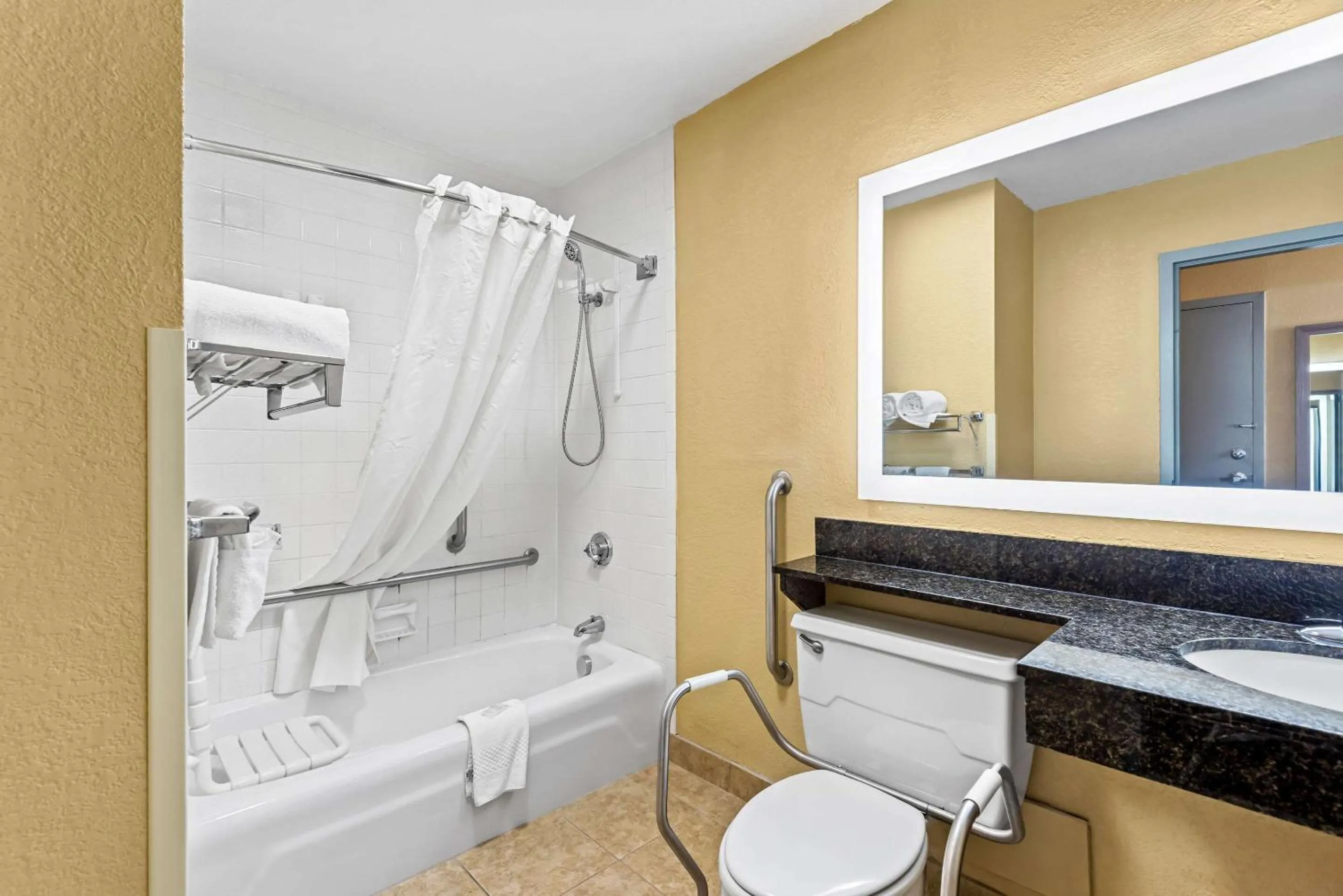 Bedroom in Quality Inn Fort Dodge