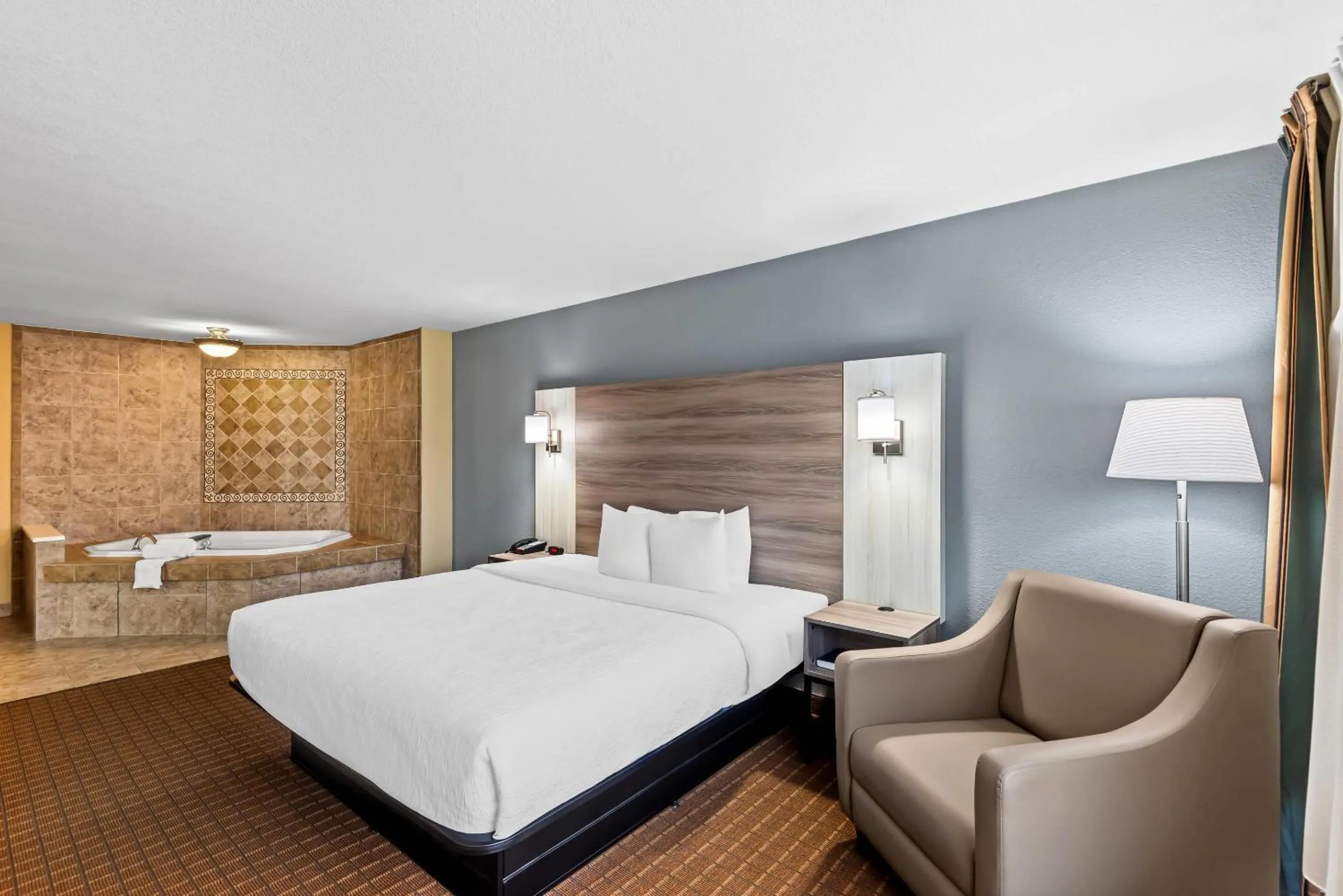 Bedroom, Bed in Quality Inn Fort Dodge