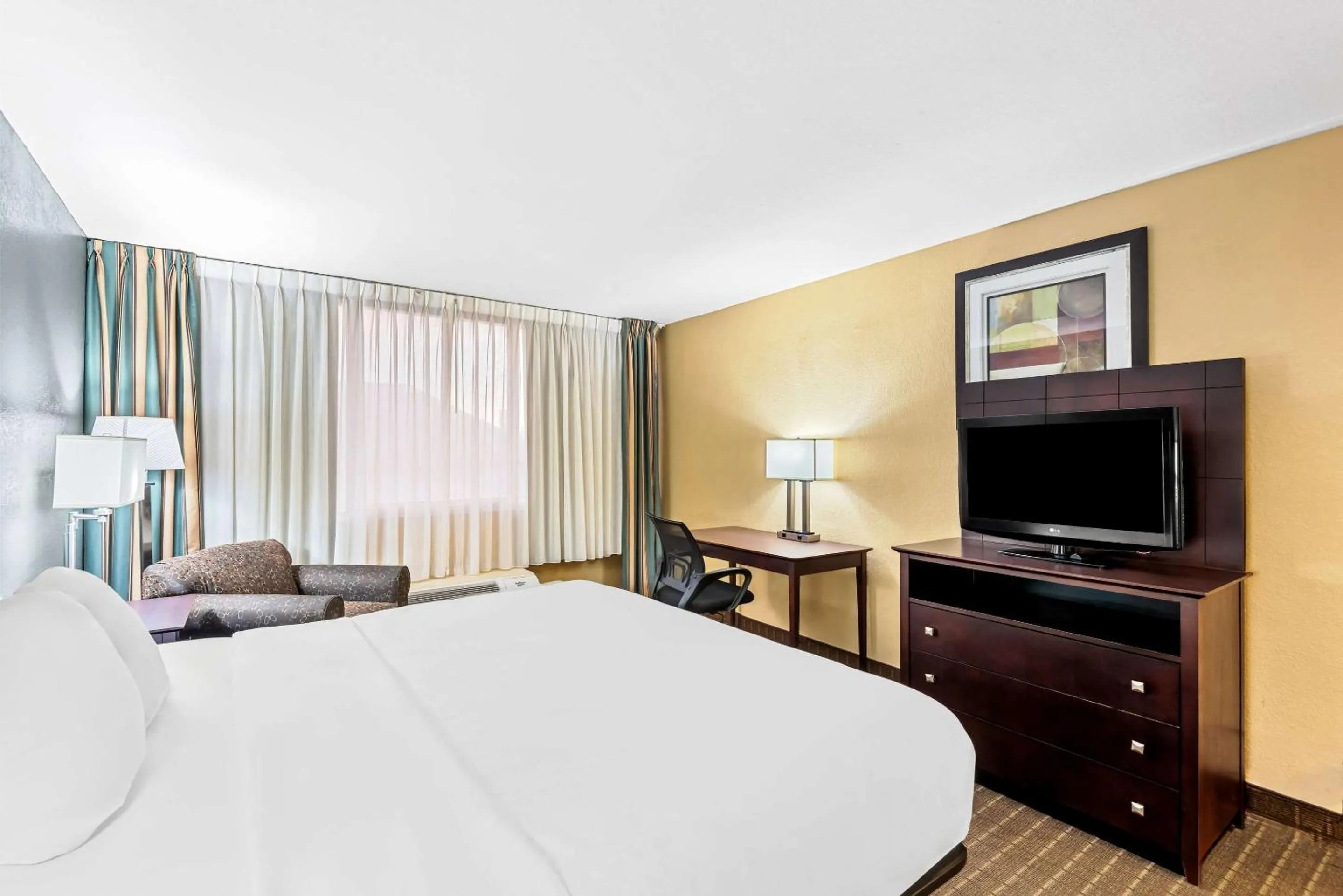 Bedroom, Bed in Quality Inn Fort Dodge