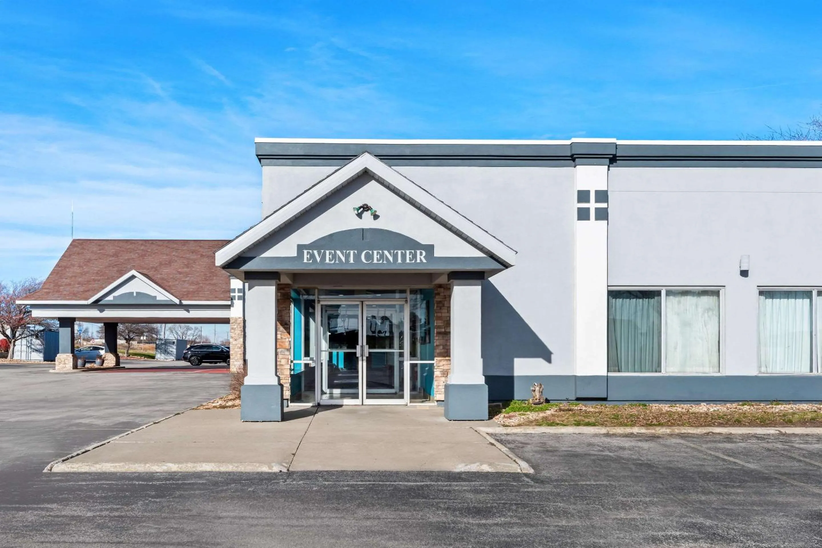 Property building in Quality Inn Fort Dodge