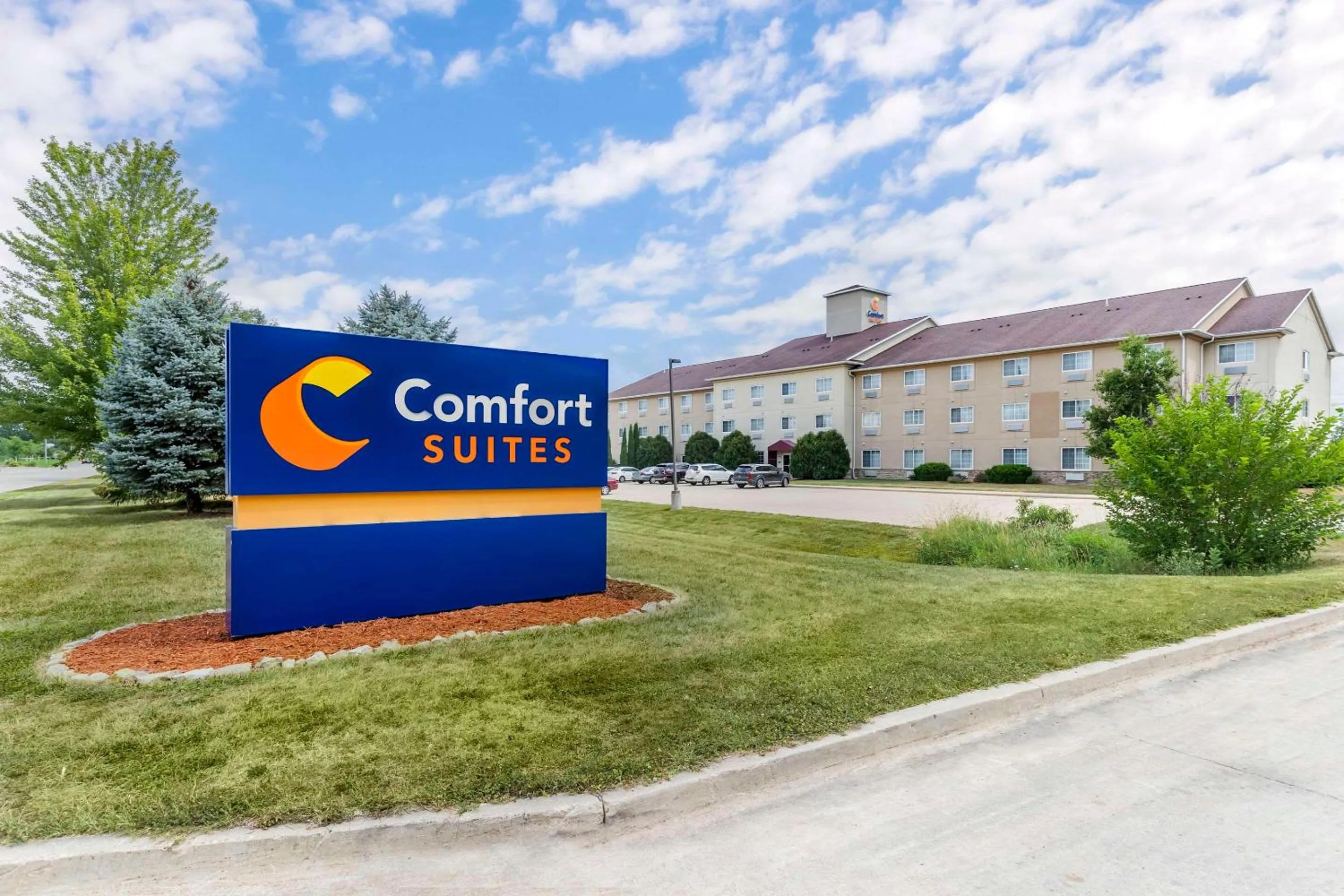 Property building in Comfort Suites Cedar Falls Industrial Park