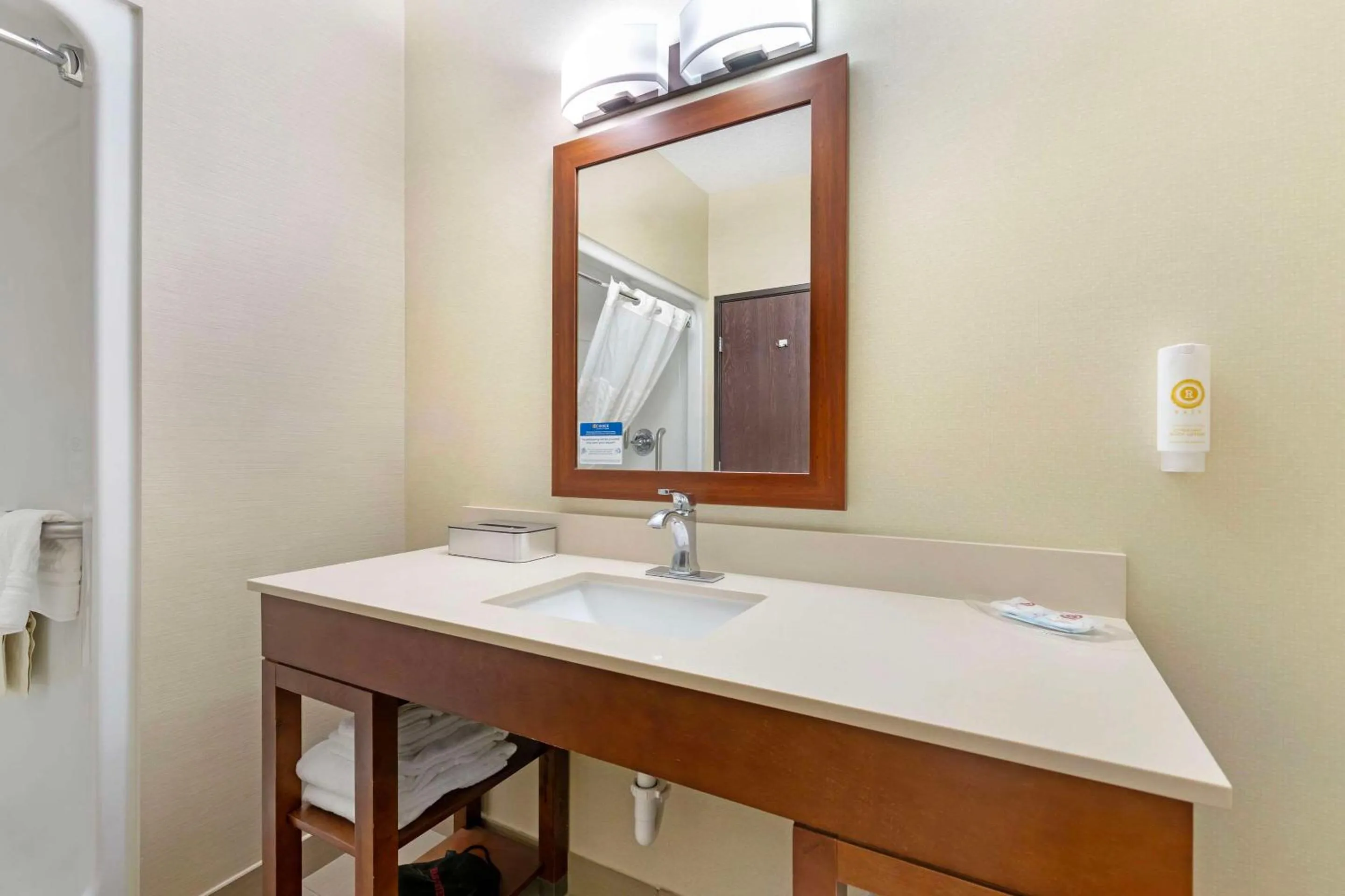 Bedroom in Comfort Suites Cedar Falls Industrial Park