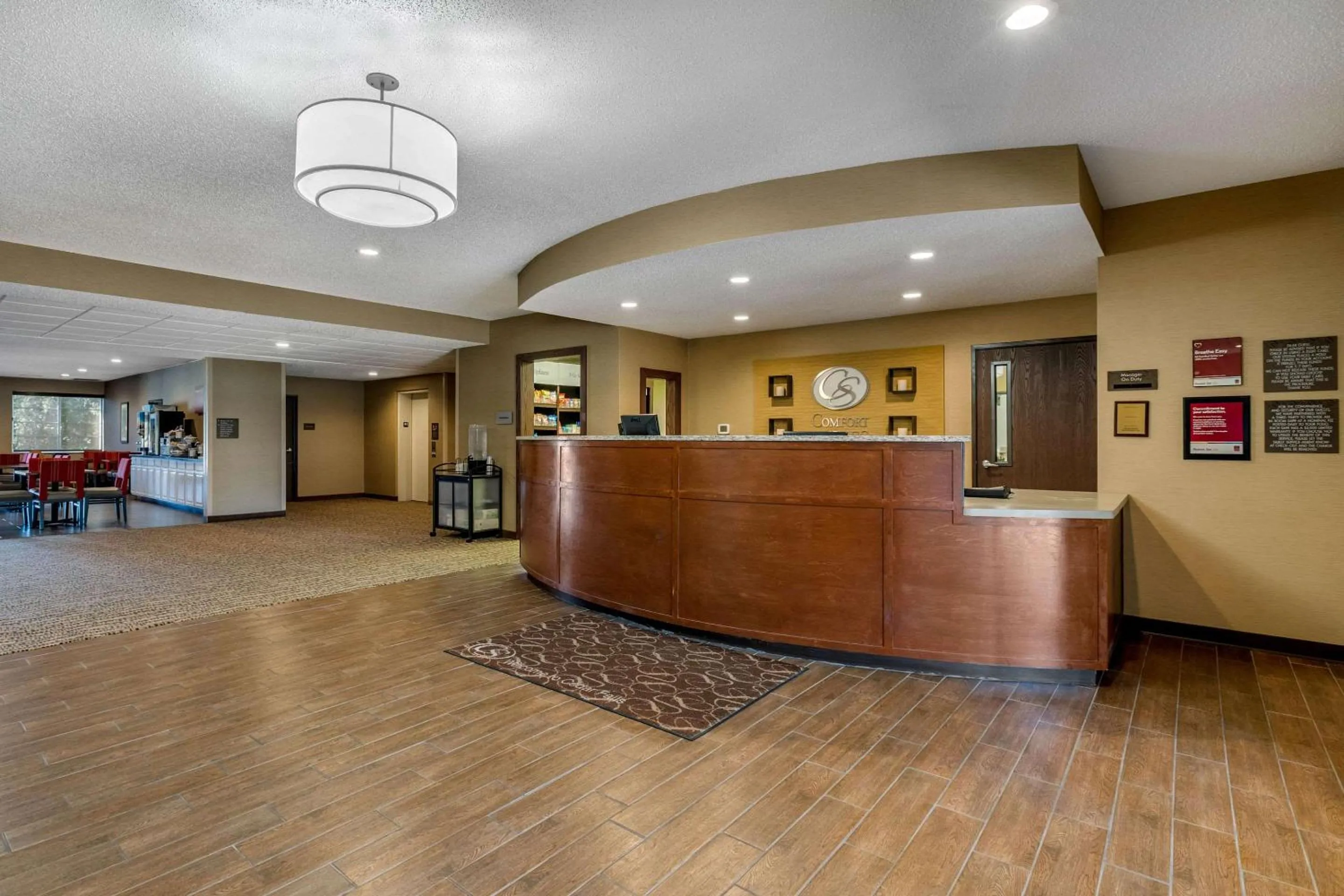 Lobby or reception in Comfort Suites Cedar Falls Industrial Park