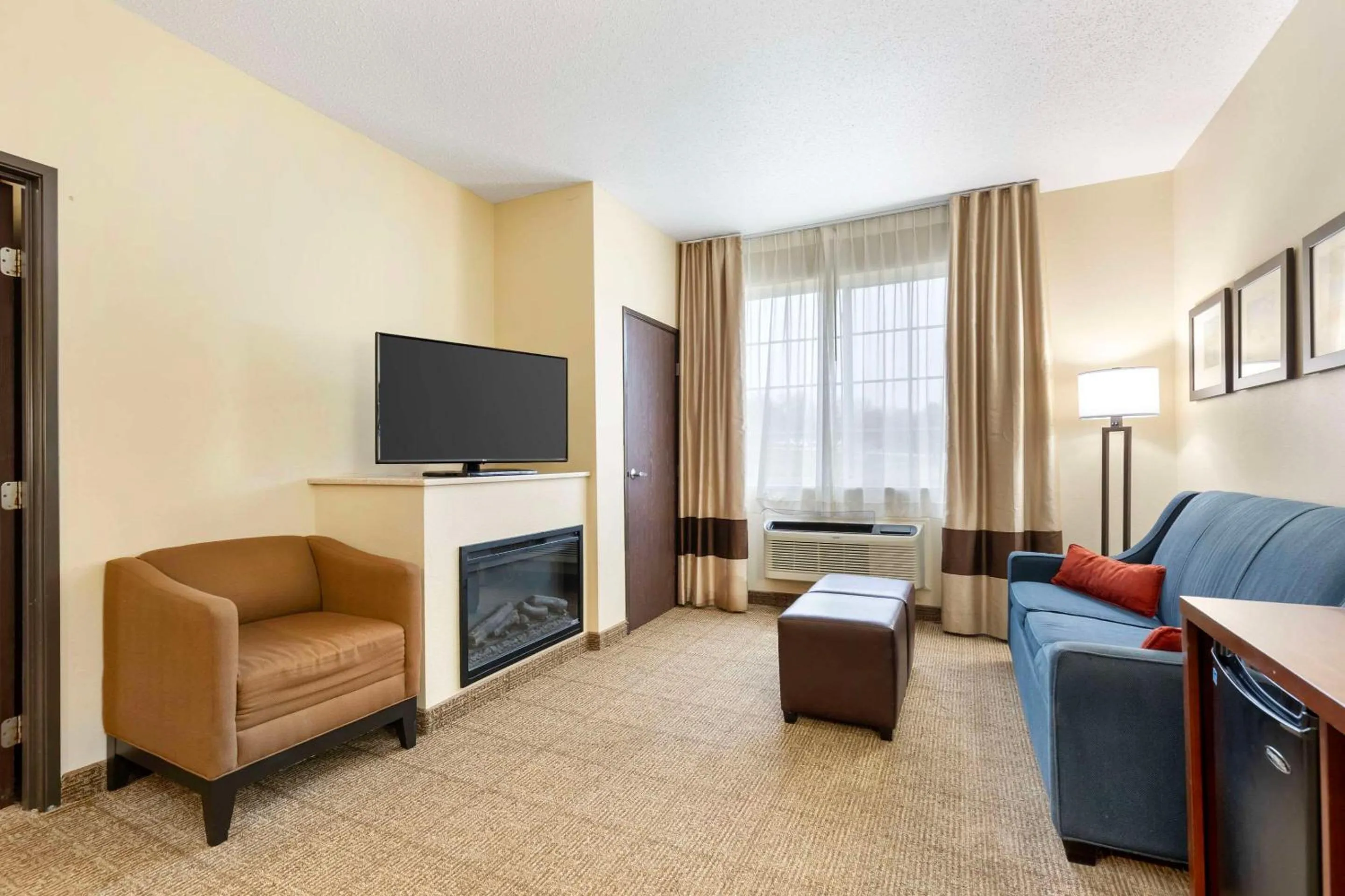 Bedroom in Comfort Suites Cedar Falls Industrial Park