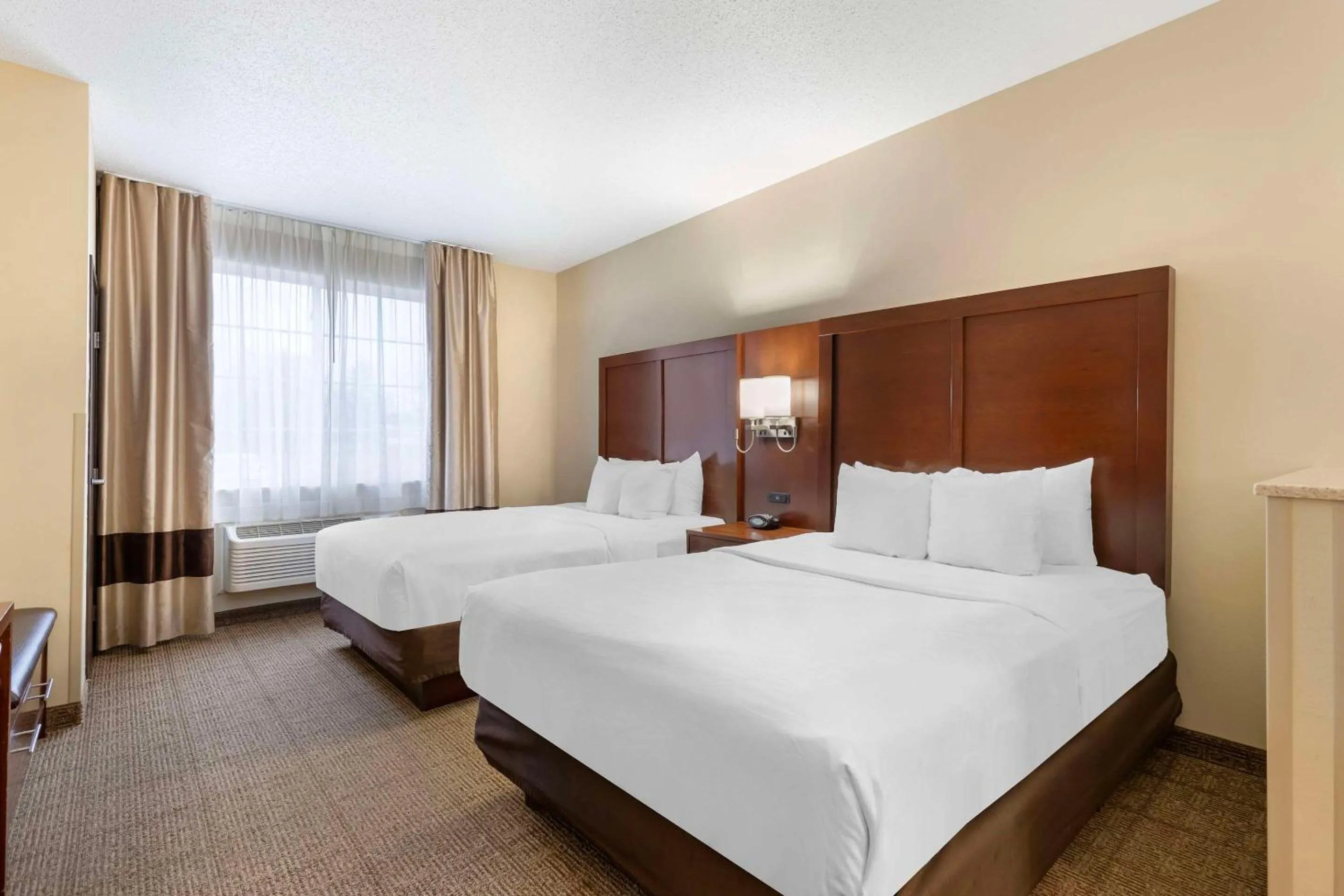 Bedroom, Bed in Comfort Suites Cedar Falls Industrial Park