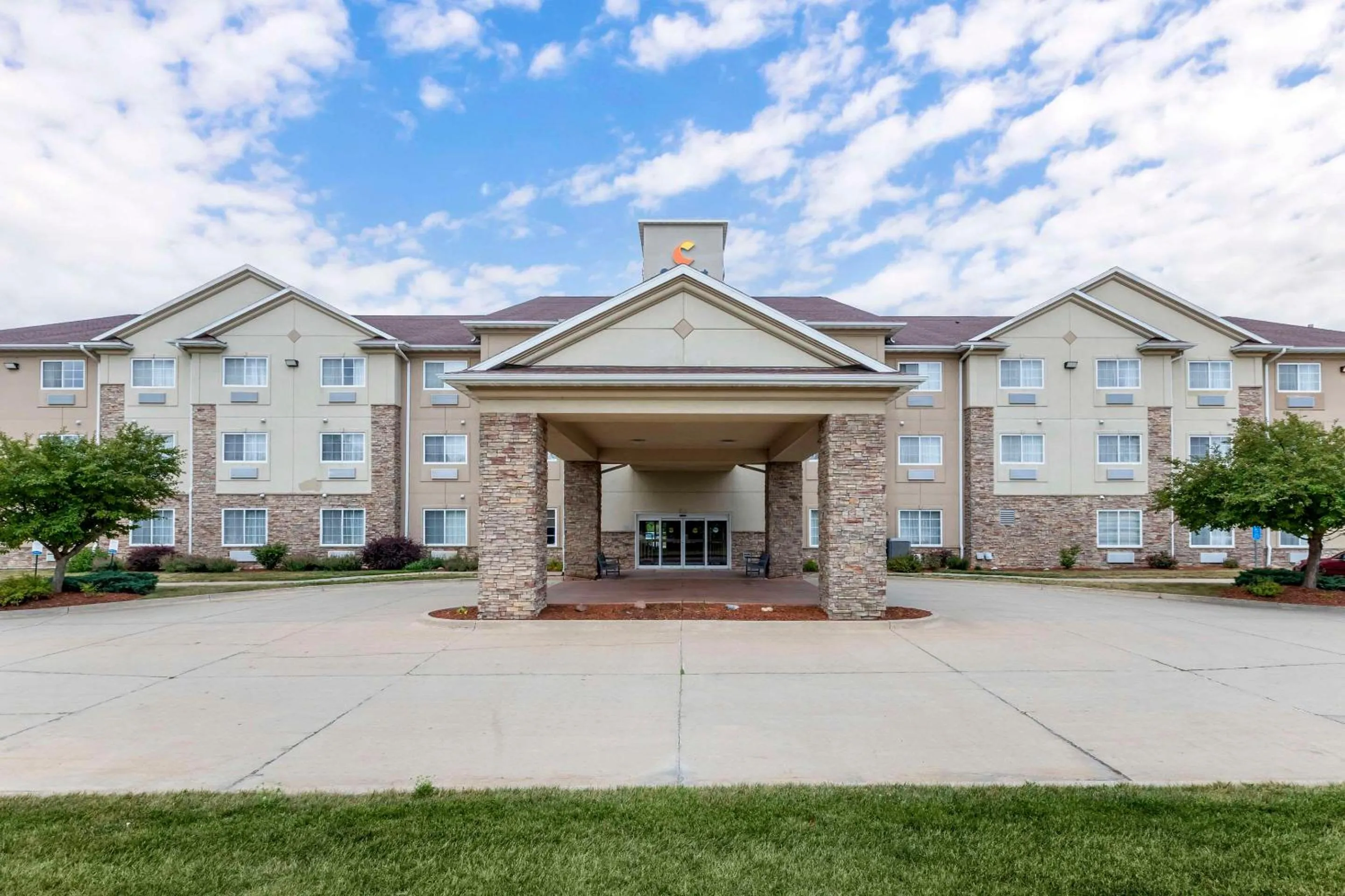 Property building in Comfort Suites Cedar Falls Industrial Park