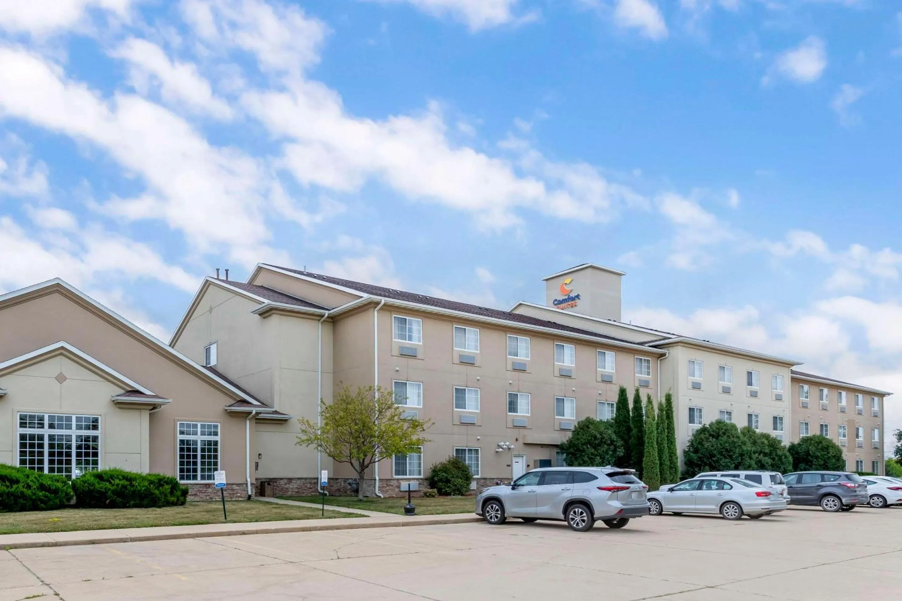 Property building in Comfort Suites Cedar Falls Industrial Park