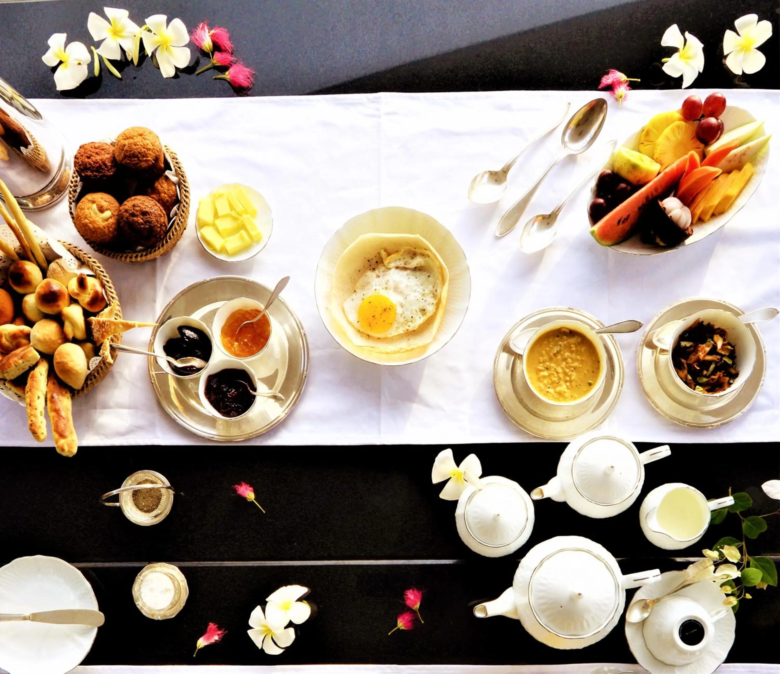 Restaurant/places to eat in The Flame Tree Estate & Hotel