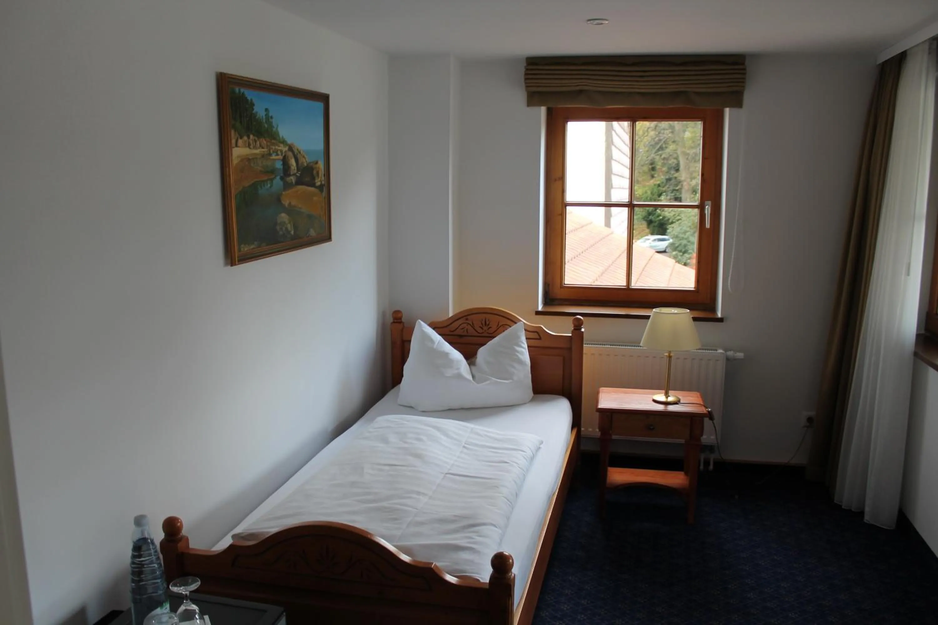 Photo of the whole room, Bed in Fürstenhof Wernigerode Garni