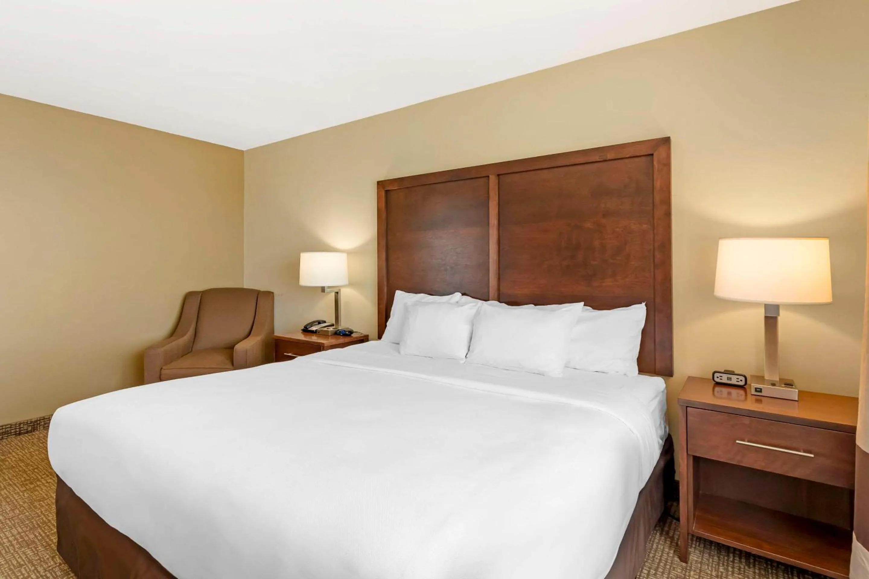 Bedroom, Bed in Comfort Inn & Suites Grinnell near I-80