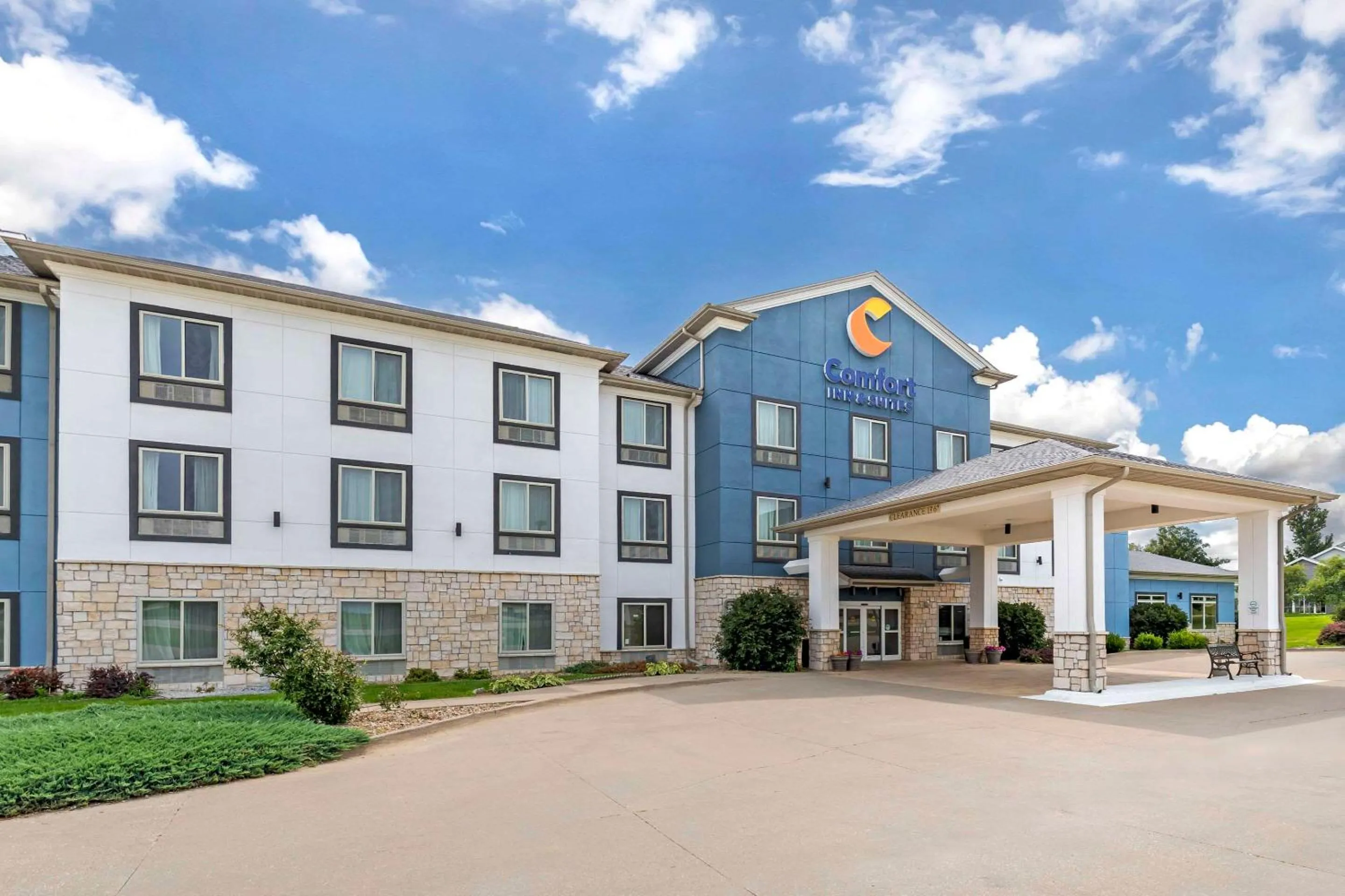 Property building in Comfort Inn & Suites Grinnell near I-80