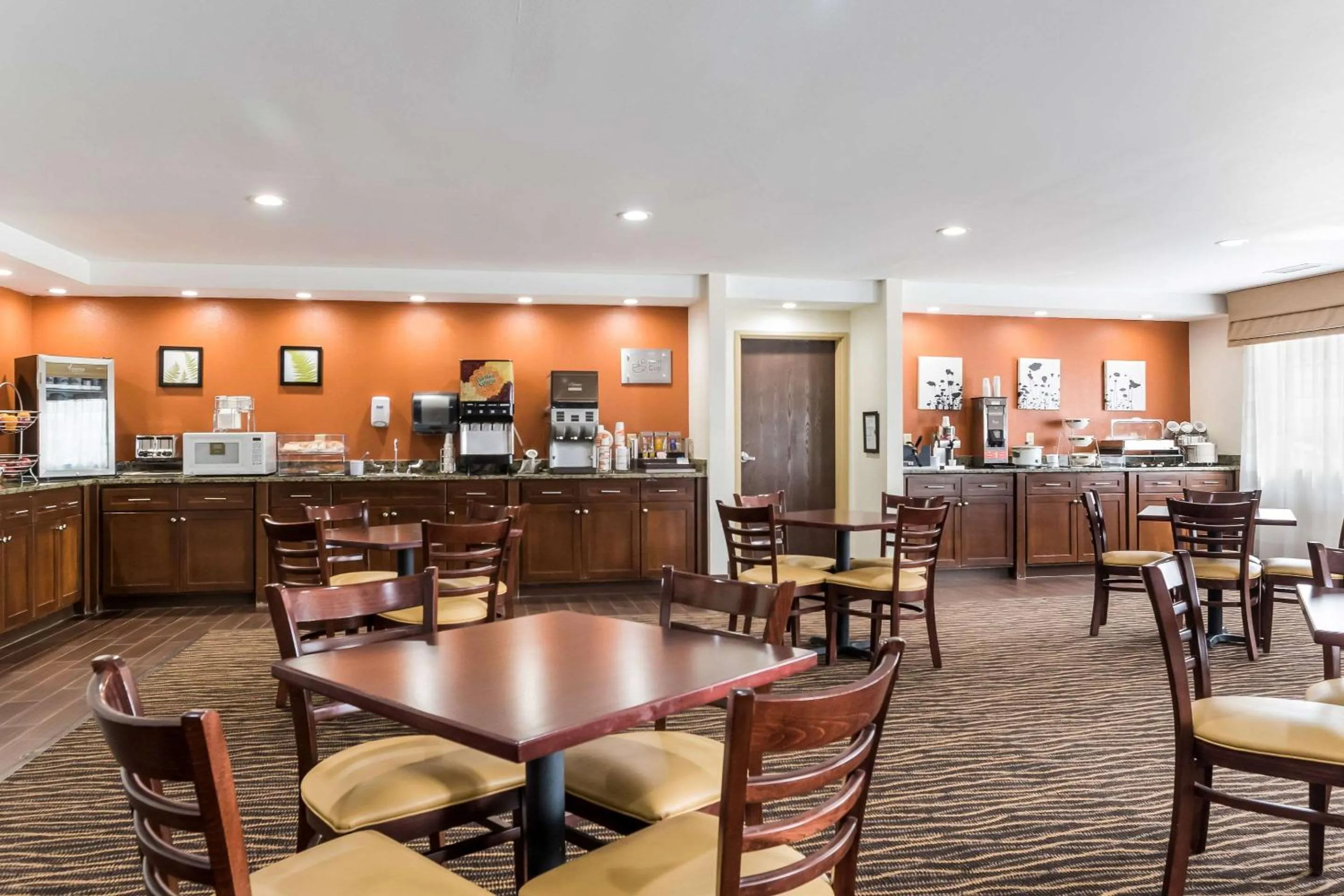 Restaurant/places to eat in Sleep Inn & Suites North Liberty - Liberty City