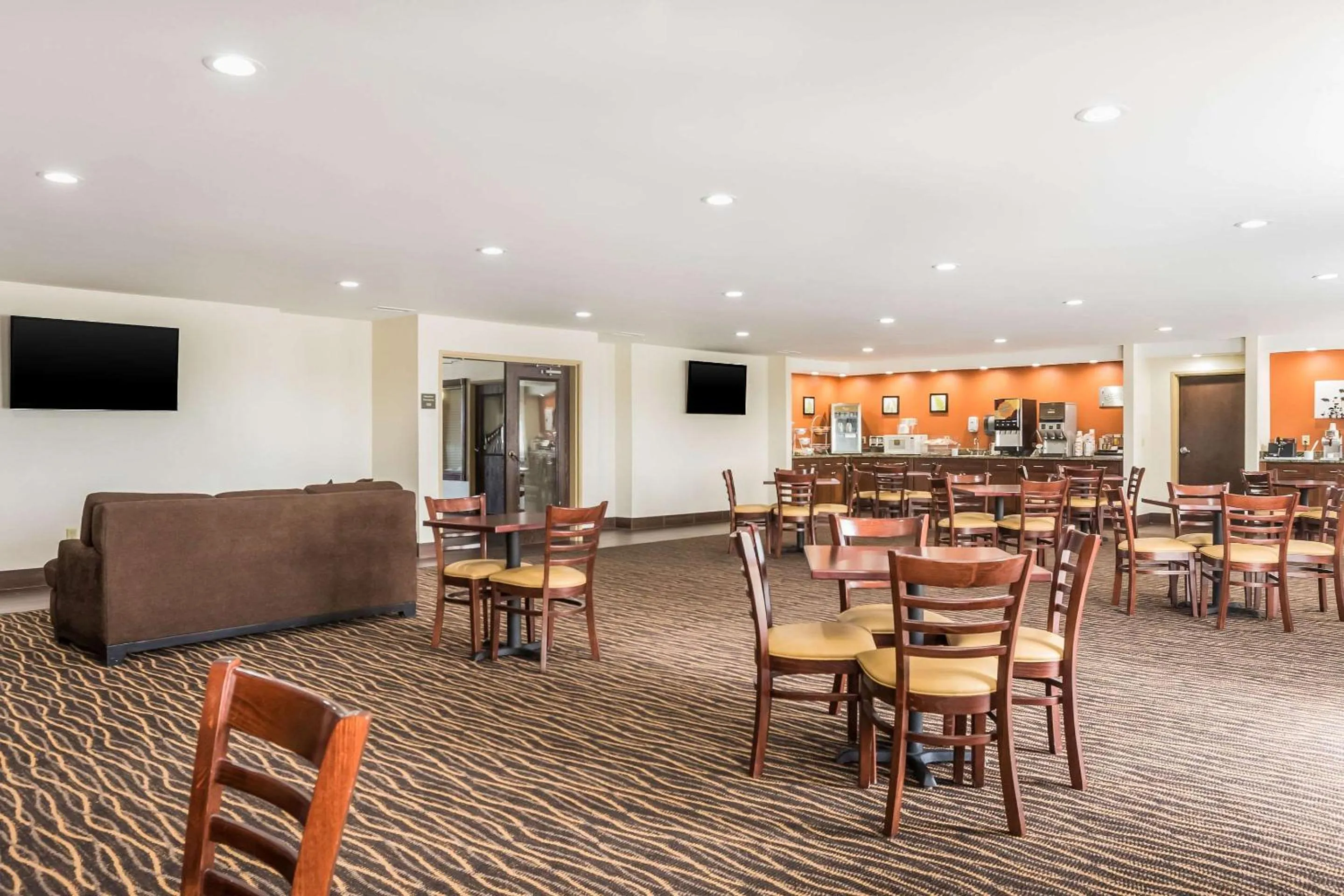 Restaurant/places to eat in Sleep Inn & Suites North Liberty - Liberty City