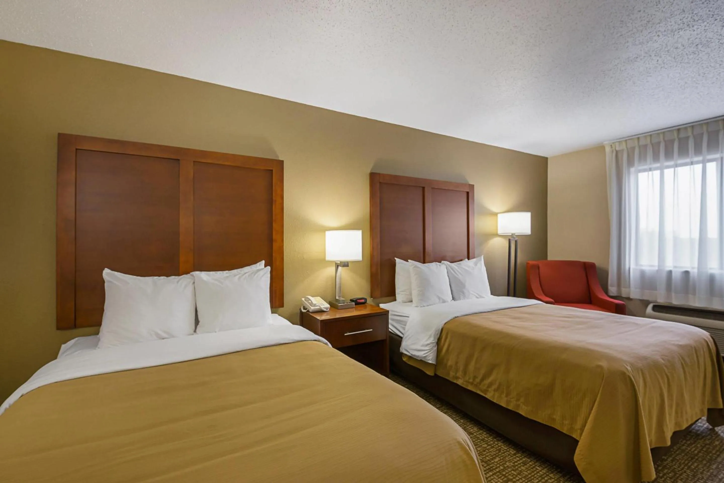 Bedroom, Bed in Quality Inn Waverly