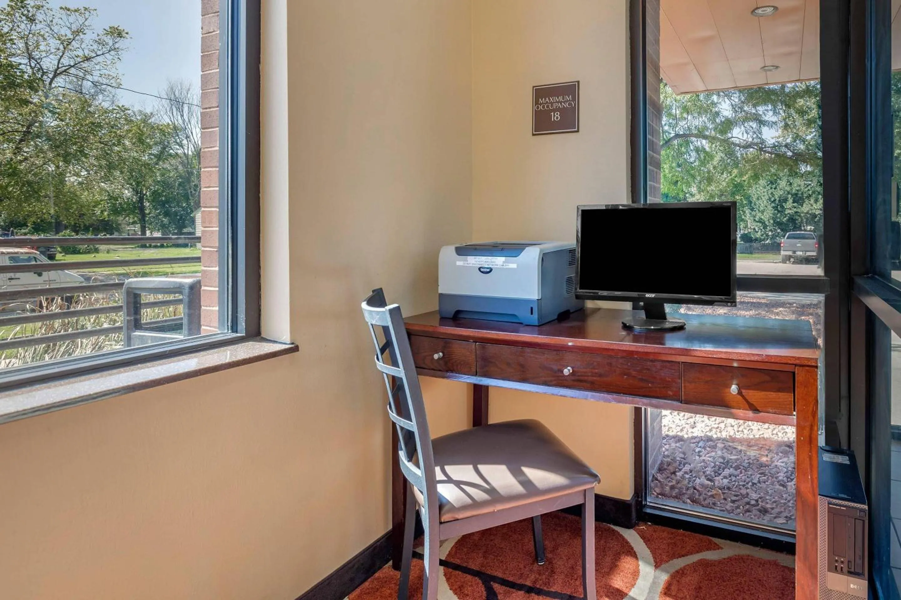 Business facilities in Econo Lodge Inn & Suites Des Moines Fairgrounds Area