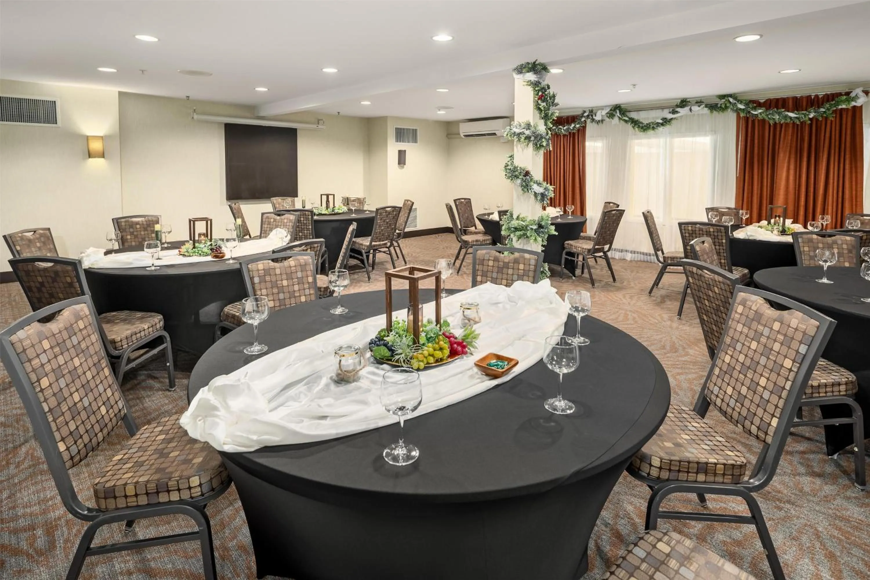 Meeting/conference room in Hampton Inn & Suites Seattle North/Lynnwood