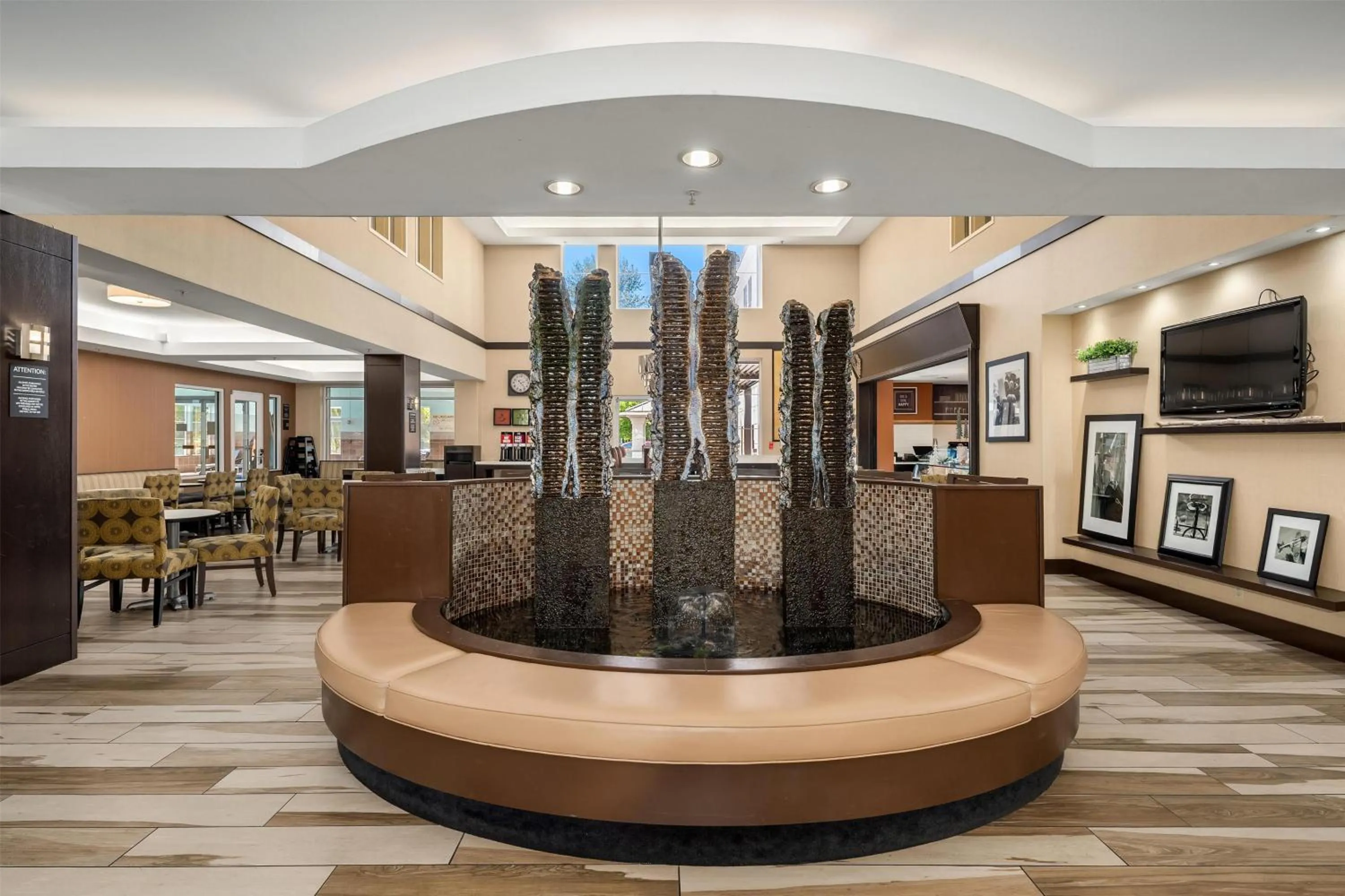 Lobby or reception in Hampton Inn & Suites Seattle North/Lynnwood