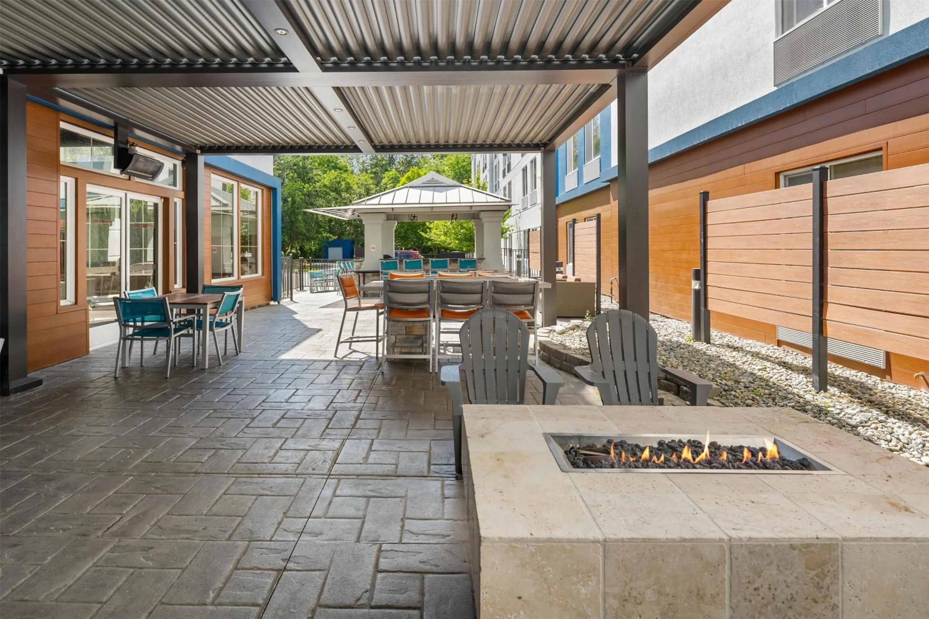 Patio in Hampton Inn & Suites Seattle North/Lynnwood