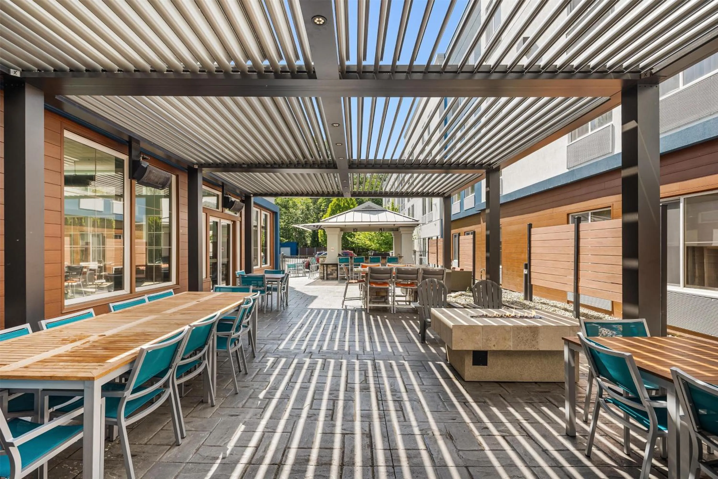 Patio in Hampton Inn & Suites Seattle North/Lynnwood