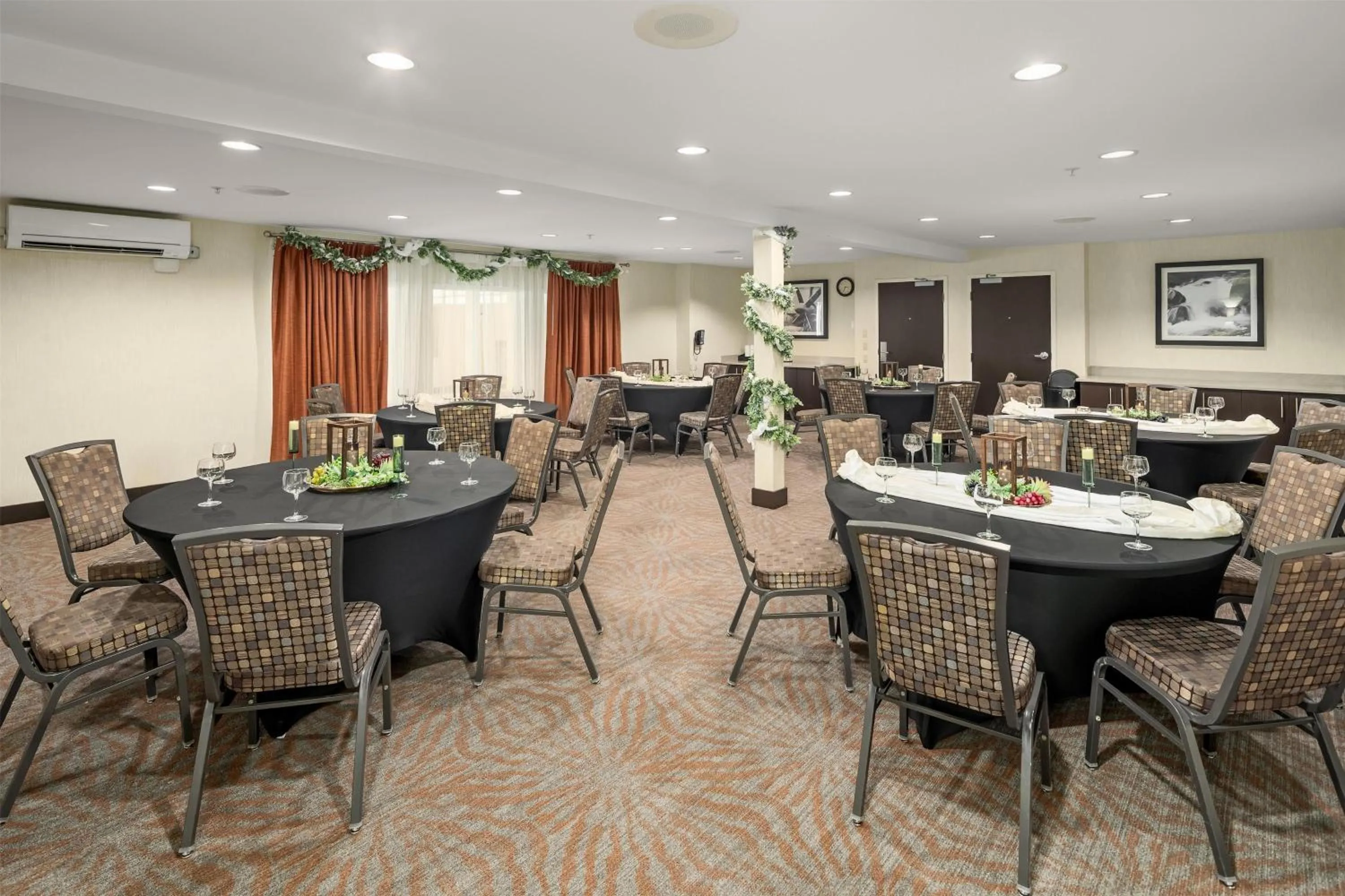 Meeting/conference room in Hampton Inn & Suites Seattle North/Lynnwood