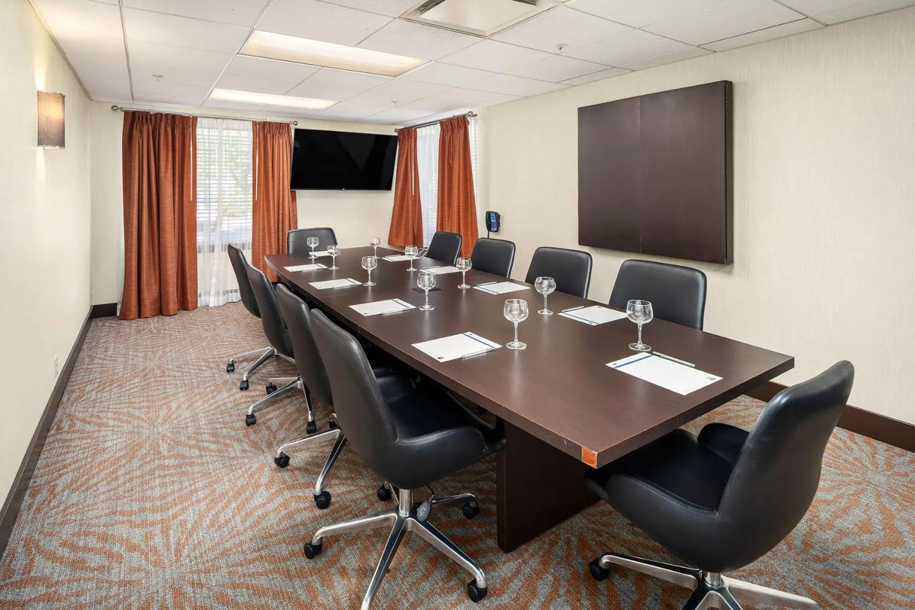 Meeting/conference room in Hampton Inn & Suites Seattle North/Lynnwood