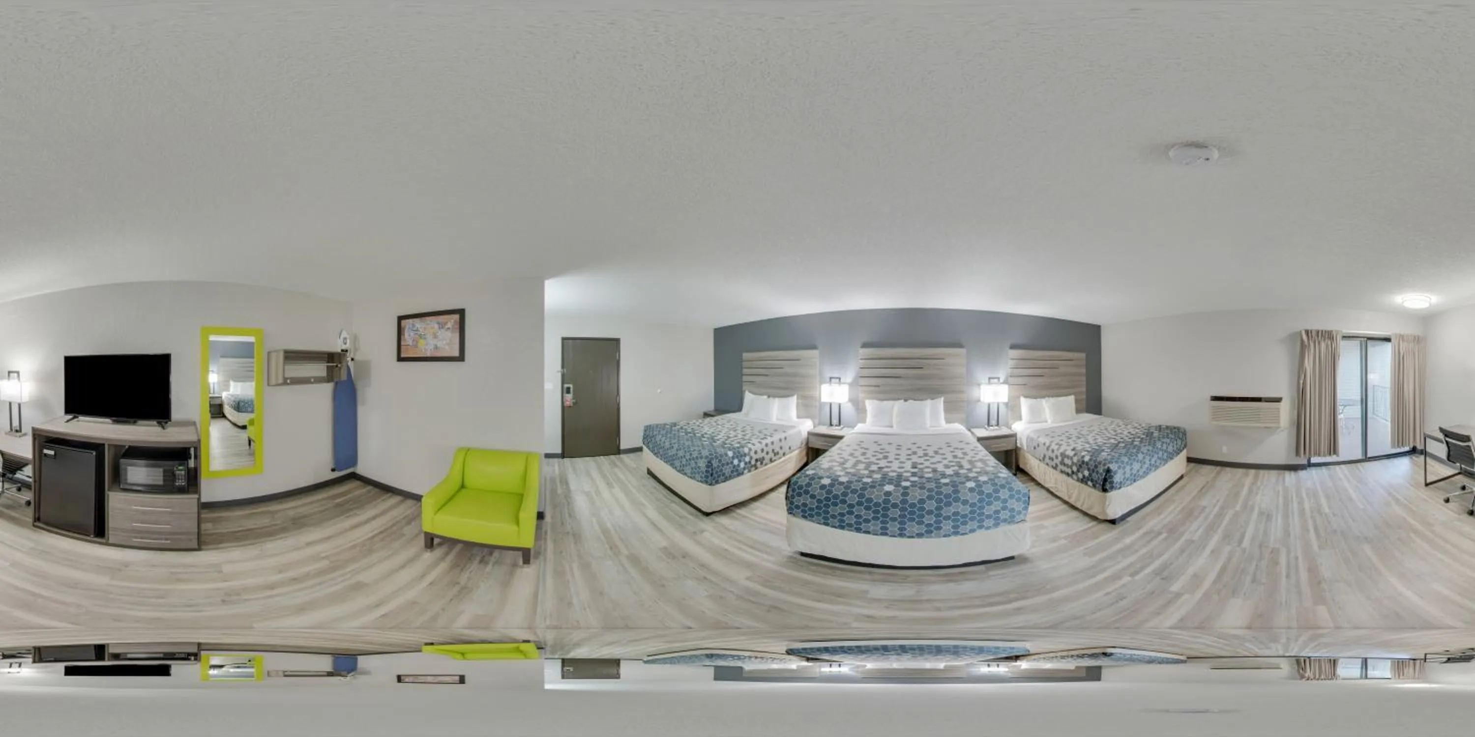 Bed in Econo Lodge Inn & Suites Des Moines