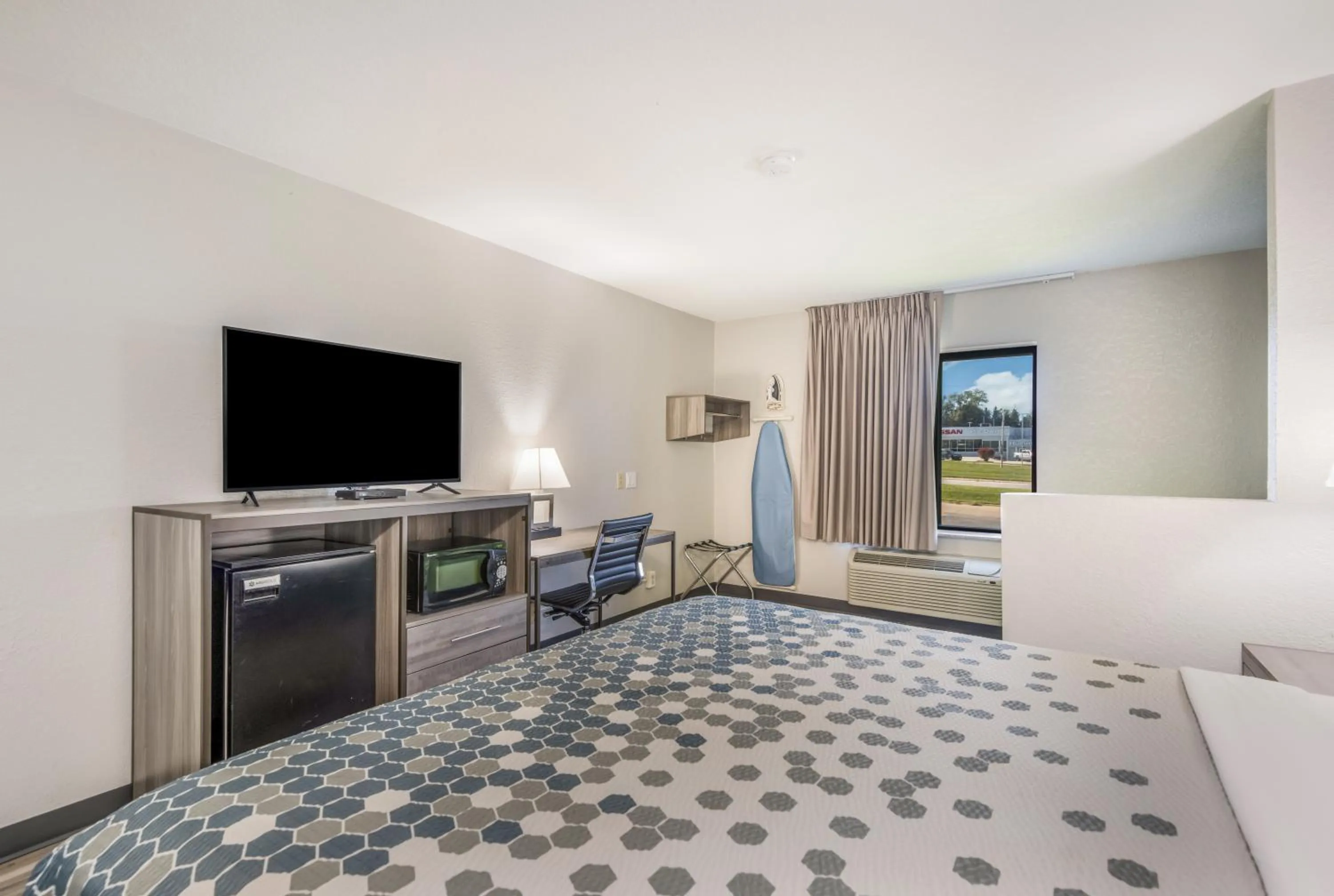 Bed in Econo Lodge Inn & Suites Des Moines