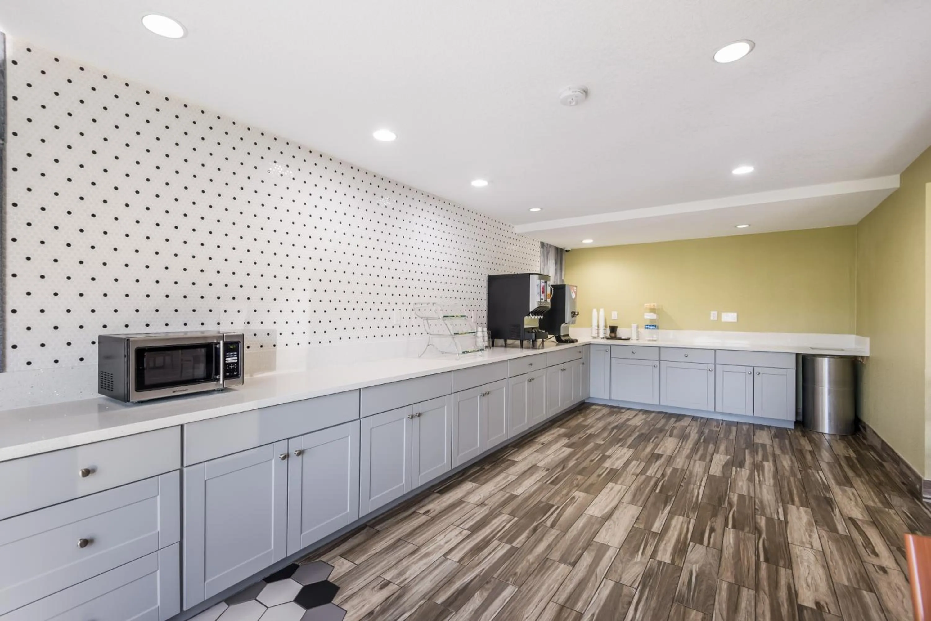 minibar in Econo Lodge Inn & Suites Des Moines