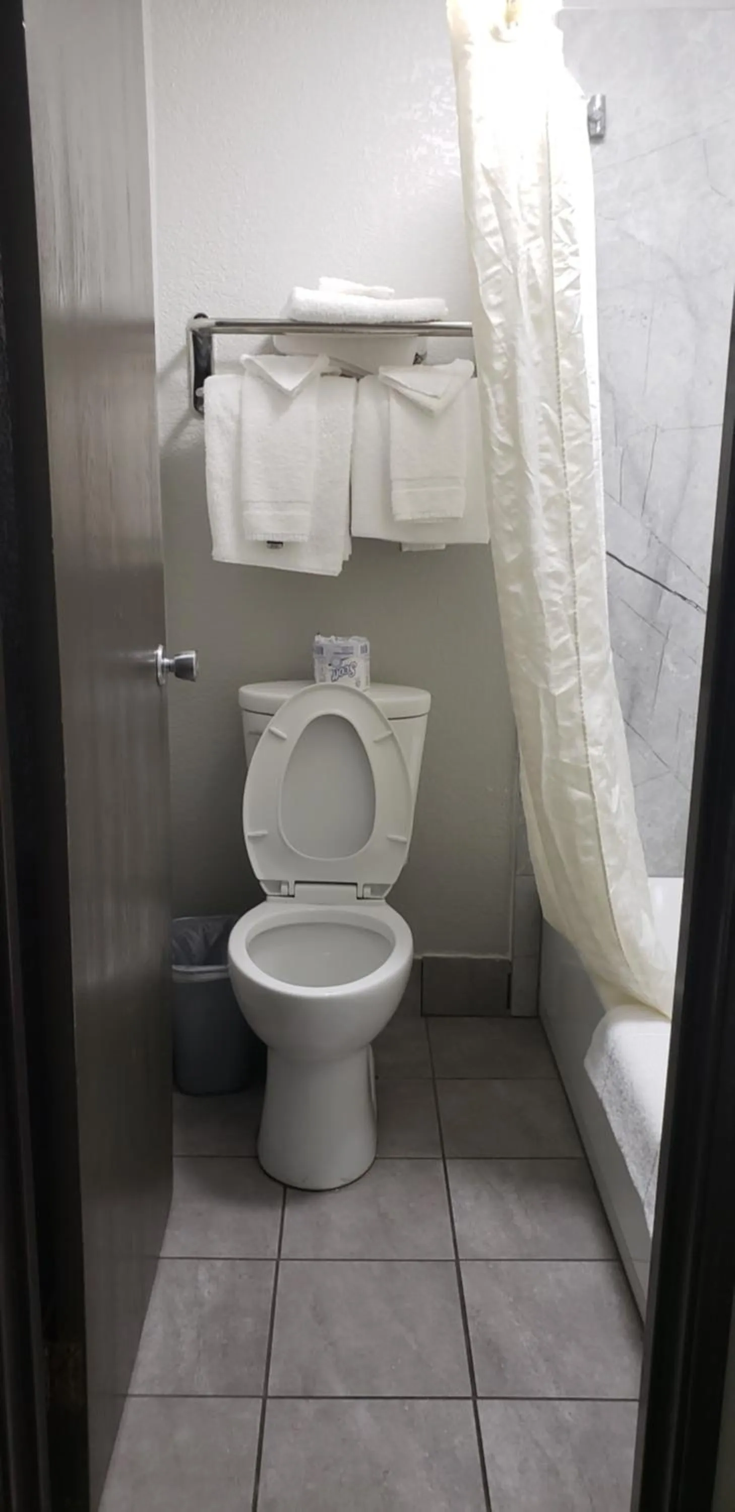 Bathroom in Econo Lodge Inn & Suites Des Moines