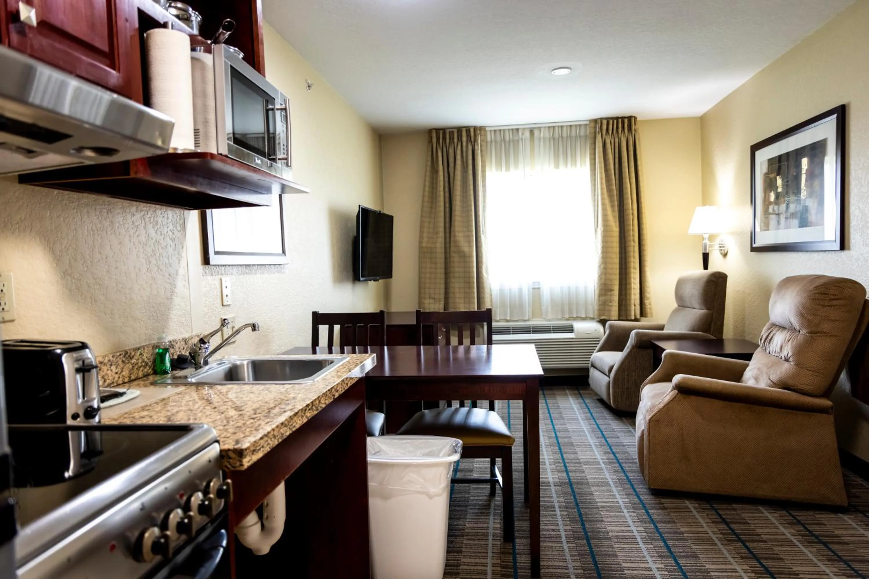 Kitchen or kitchenette in MainStay Suites Coralville - Iowa City