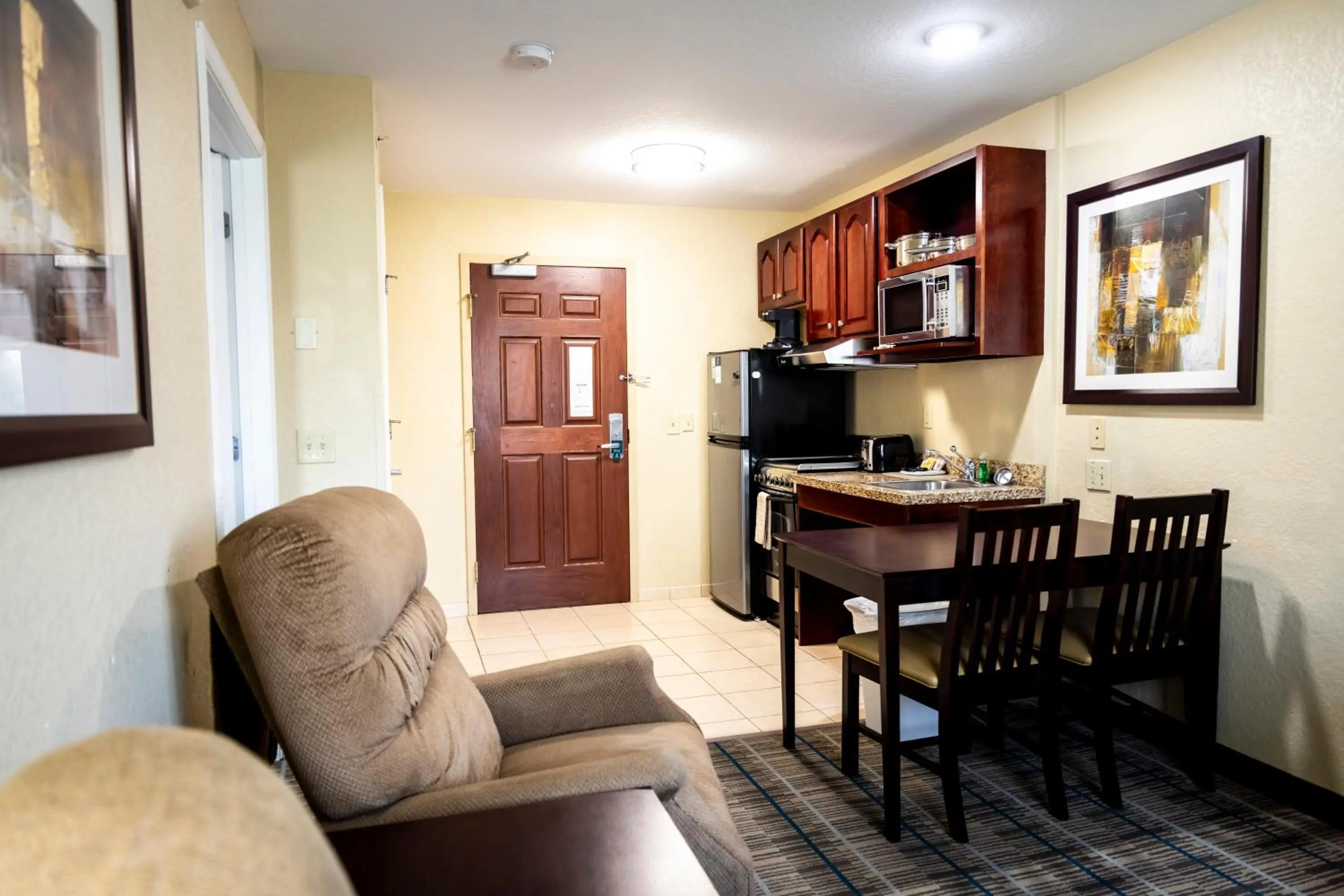 Kitchen or kitchenette in MainStay Suites Coralville - Iowa City