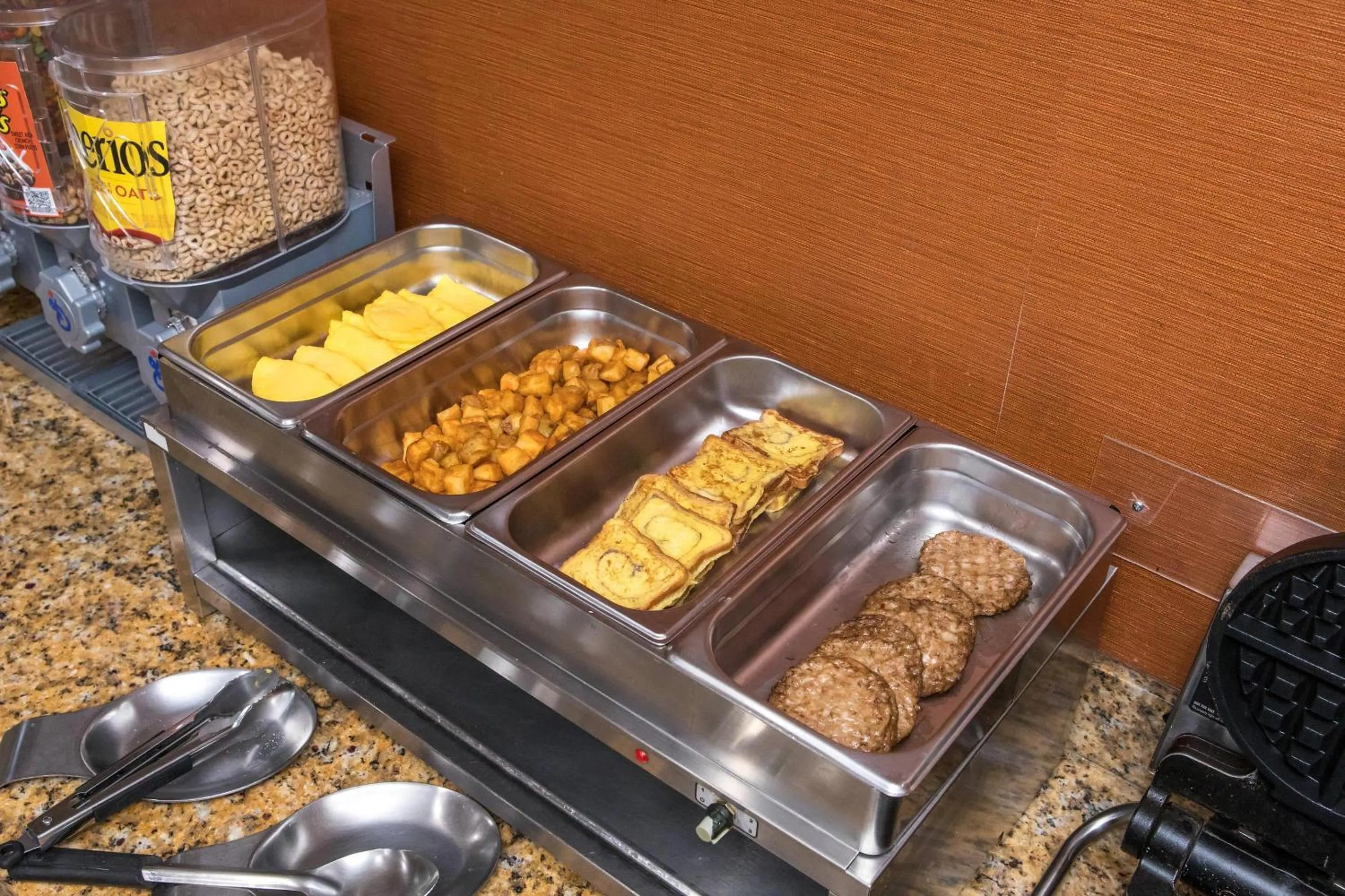 Breakfast in MainStay Suites Coralville - Iowa City