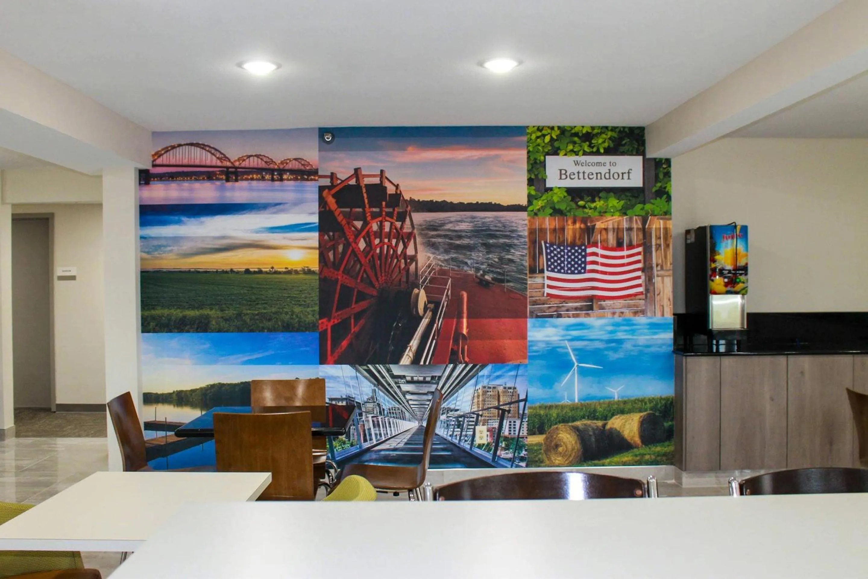 Lobby or reception in Clarion Pointe Bettendorf - Quad Cities