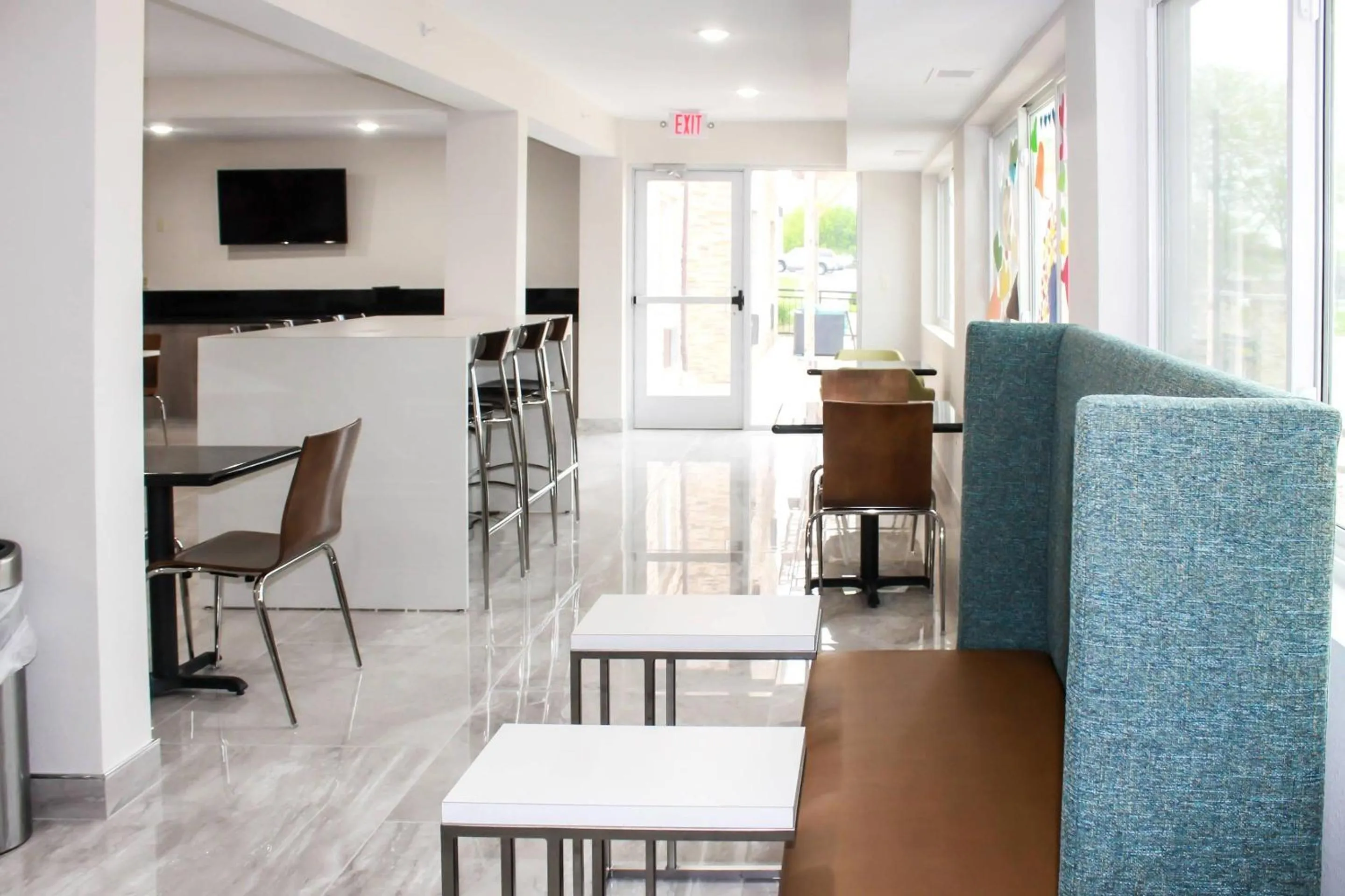 Breakfast in Clarion Pointe Bettendorf - Quad Cities