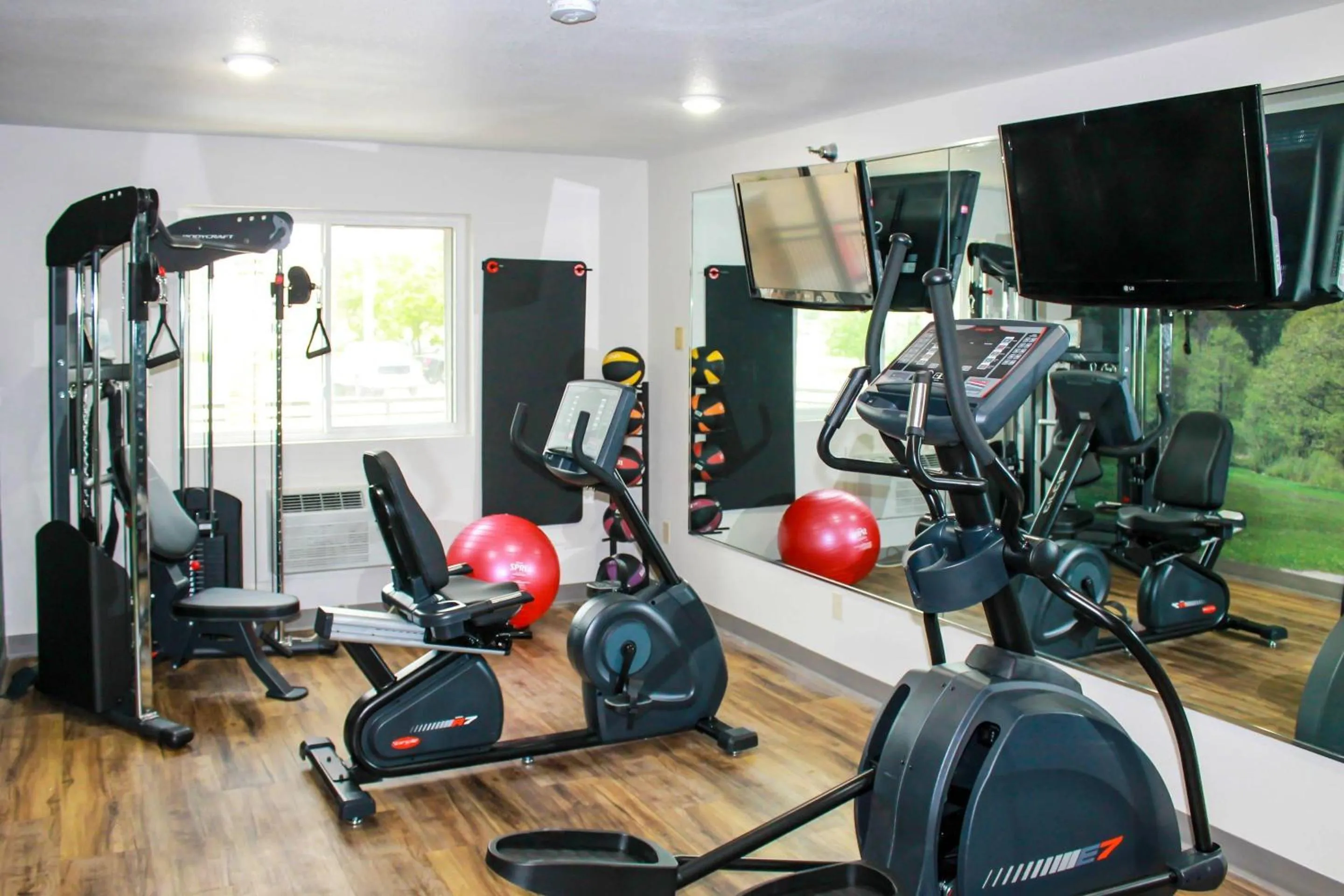Fitness centre/facilities in Clarion Pointe Bettendorf - Quad Cities