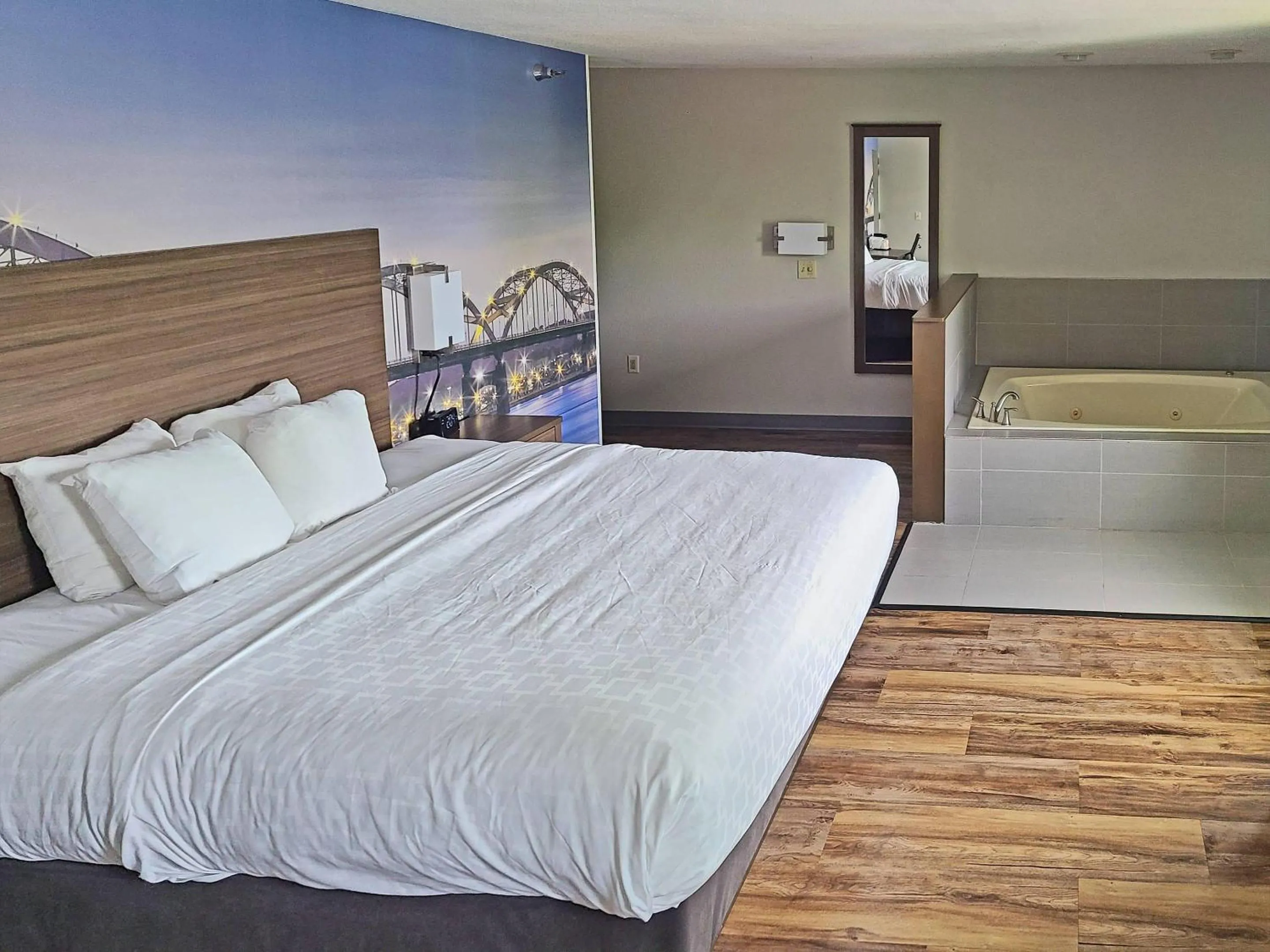 Bedroom, Bed in Clarion Pointe Bettendorf - Quad Cities