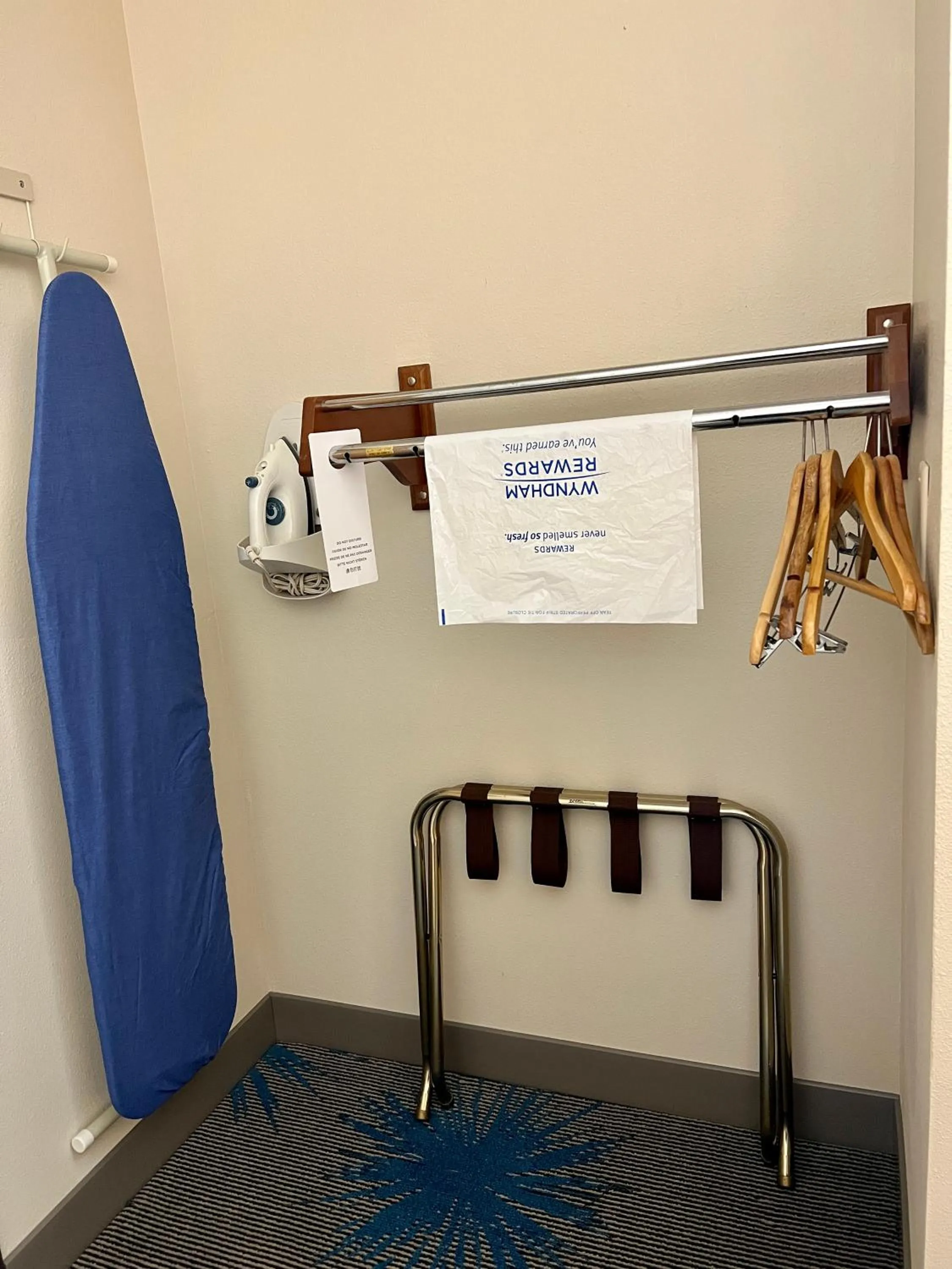 Superior King Suite in Reston Inn & Suites