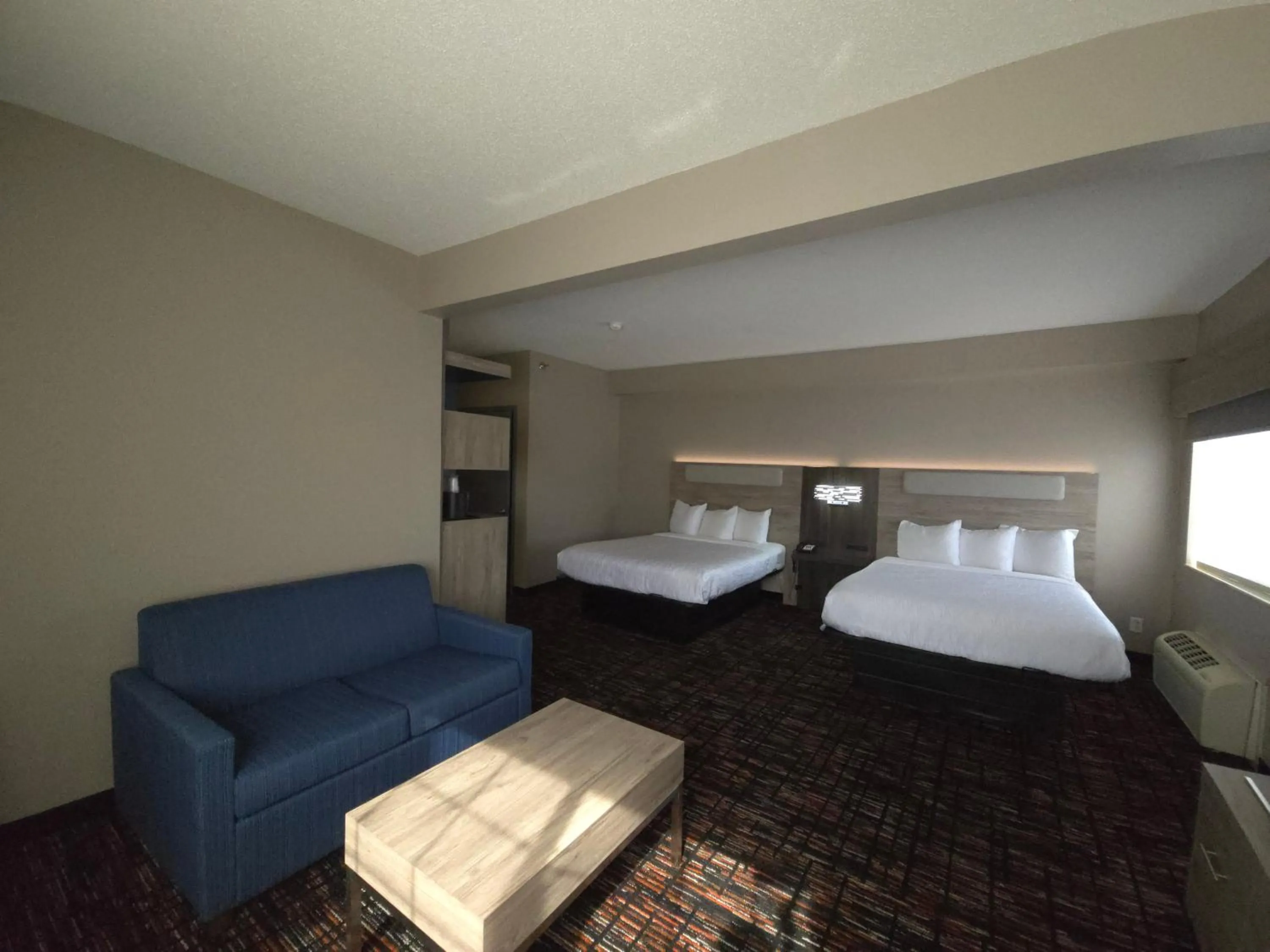 Bed in Reston Inn & Suites