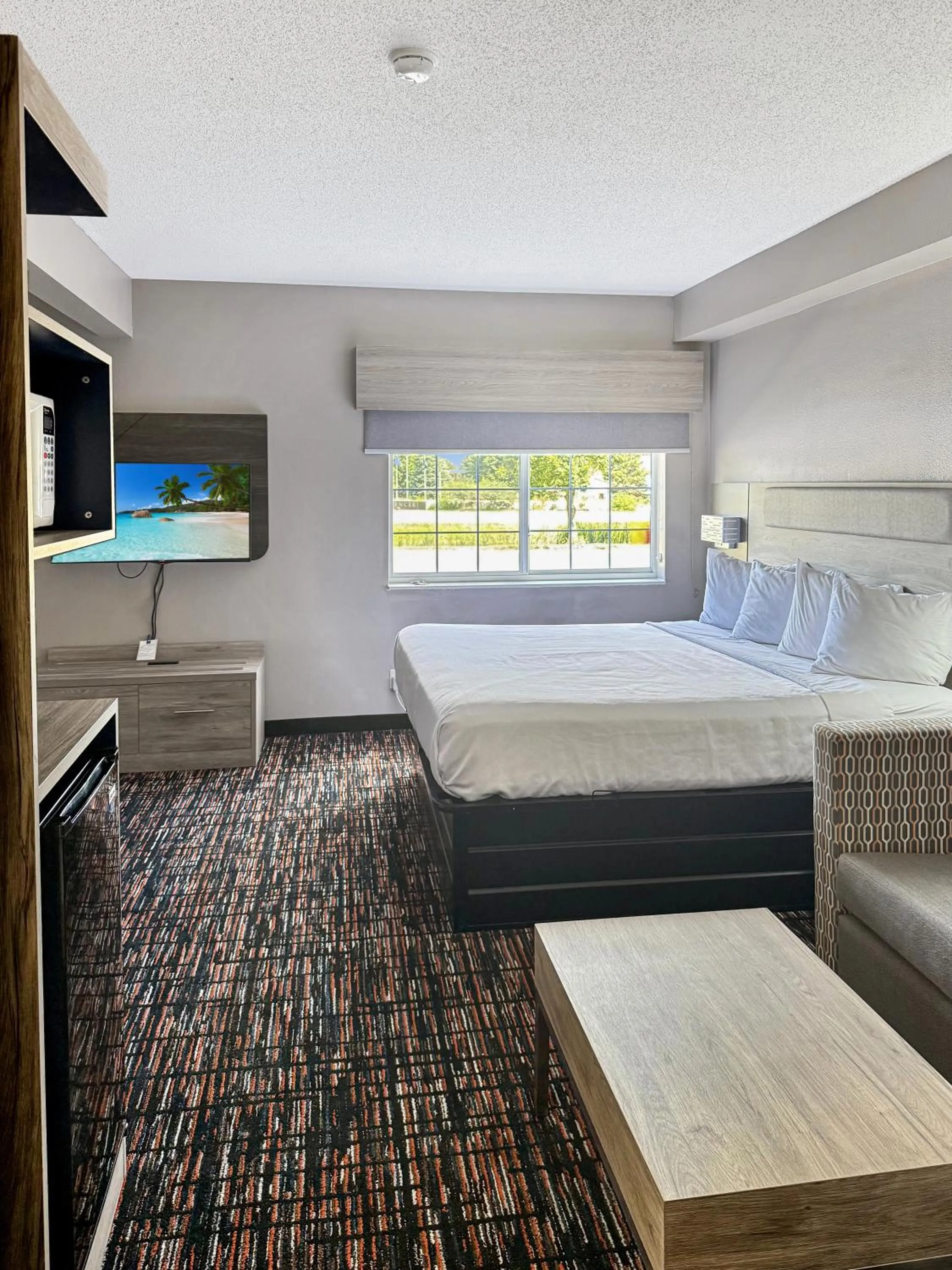 Bed in Reston Inn & Suites